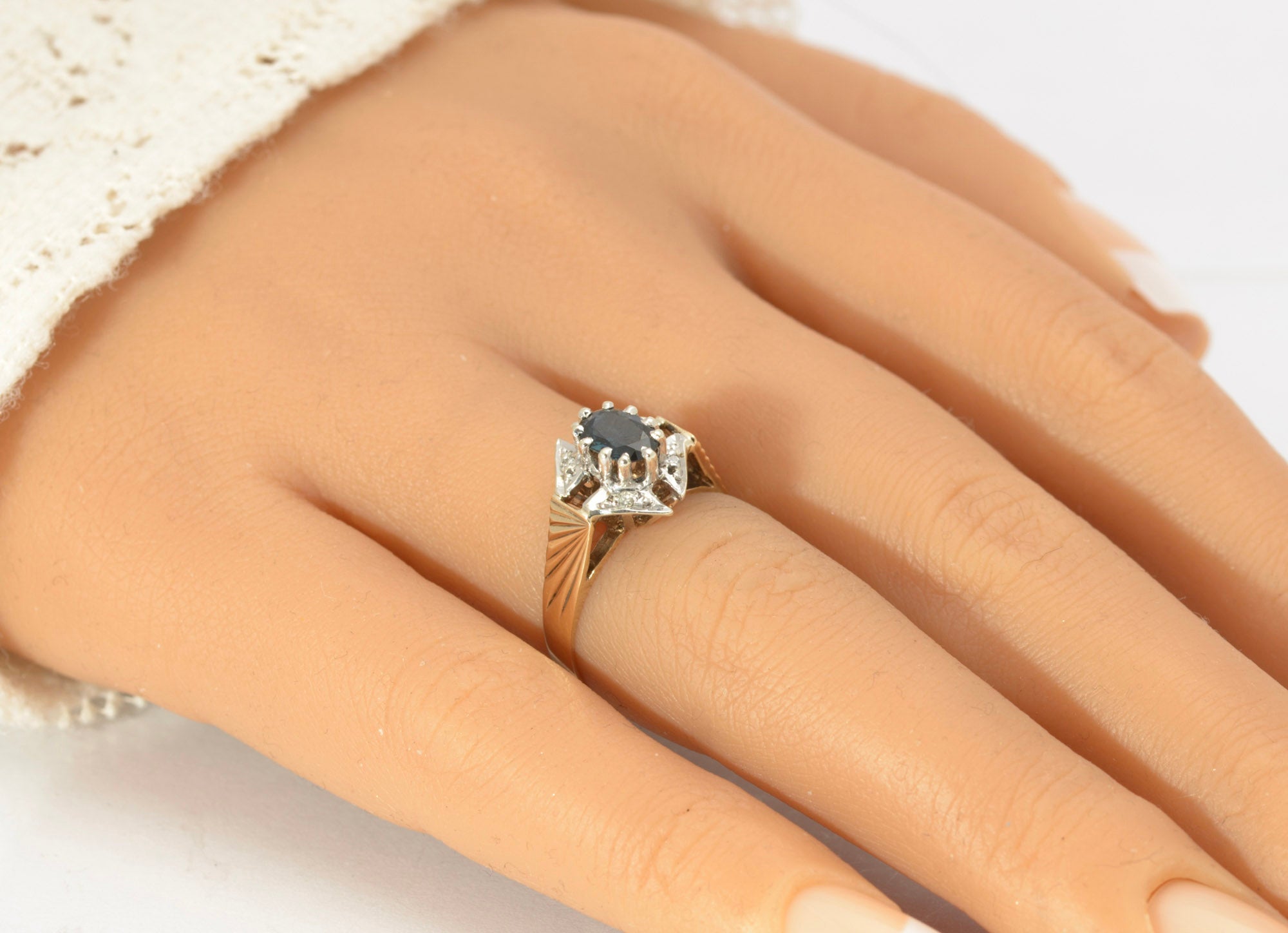 Vintage 9ct Gold Natural Sapphire & Diamond Shield Head Ring 1970's UK Size L1/2 (C2796)