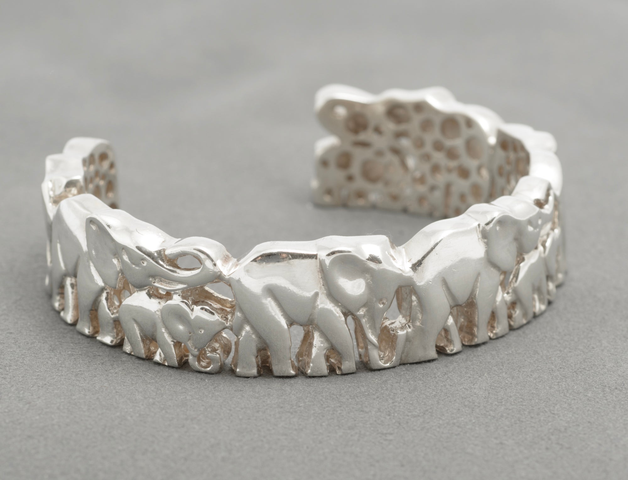 Suarti Sterling Silver Heavy & Chunky Elephant Cuff Bangle Hallmarked 2003 (C2811)