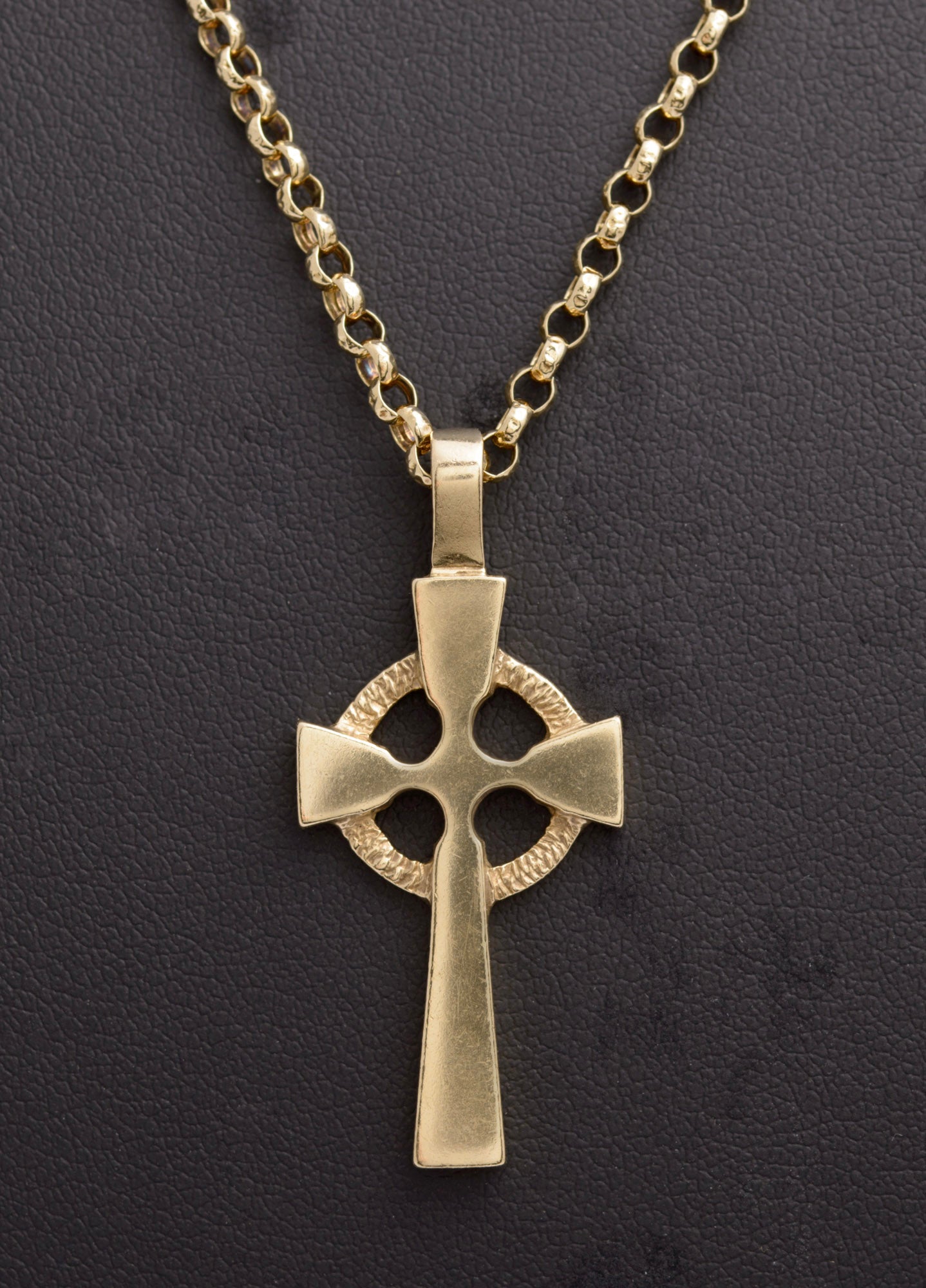 Vintage 9ct Gold Ola Gorie St Peters Celtic Cross Pendant & Chain Necklace (C2821)