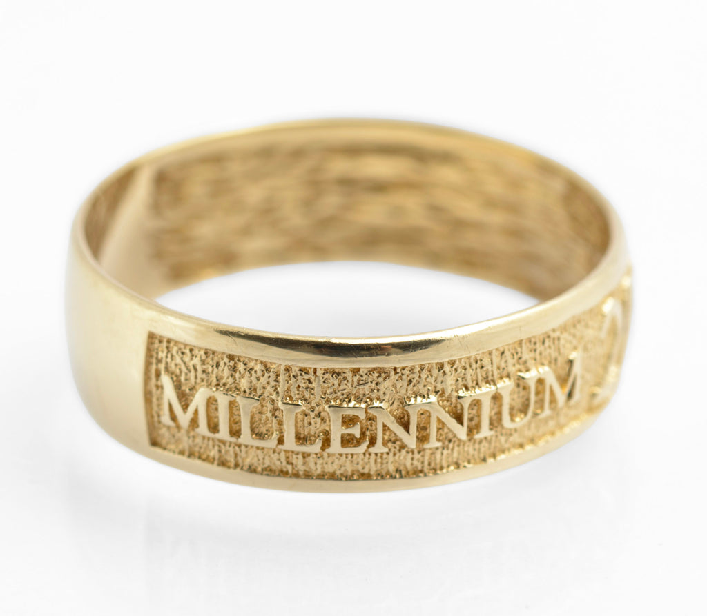 9ct Gold Millennium 2000 Celebration Band Ring London Hallmark Size R1/2 (C2824)