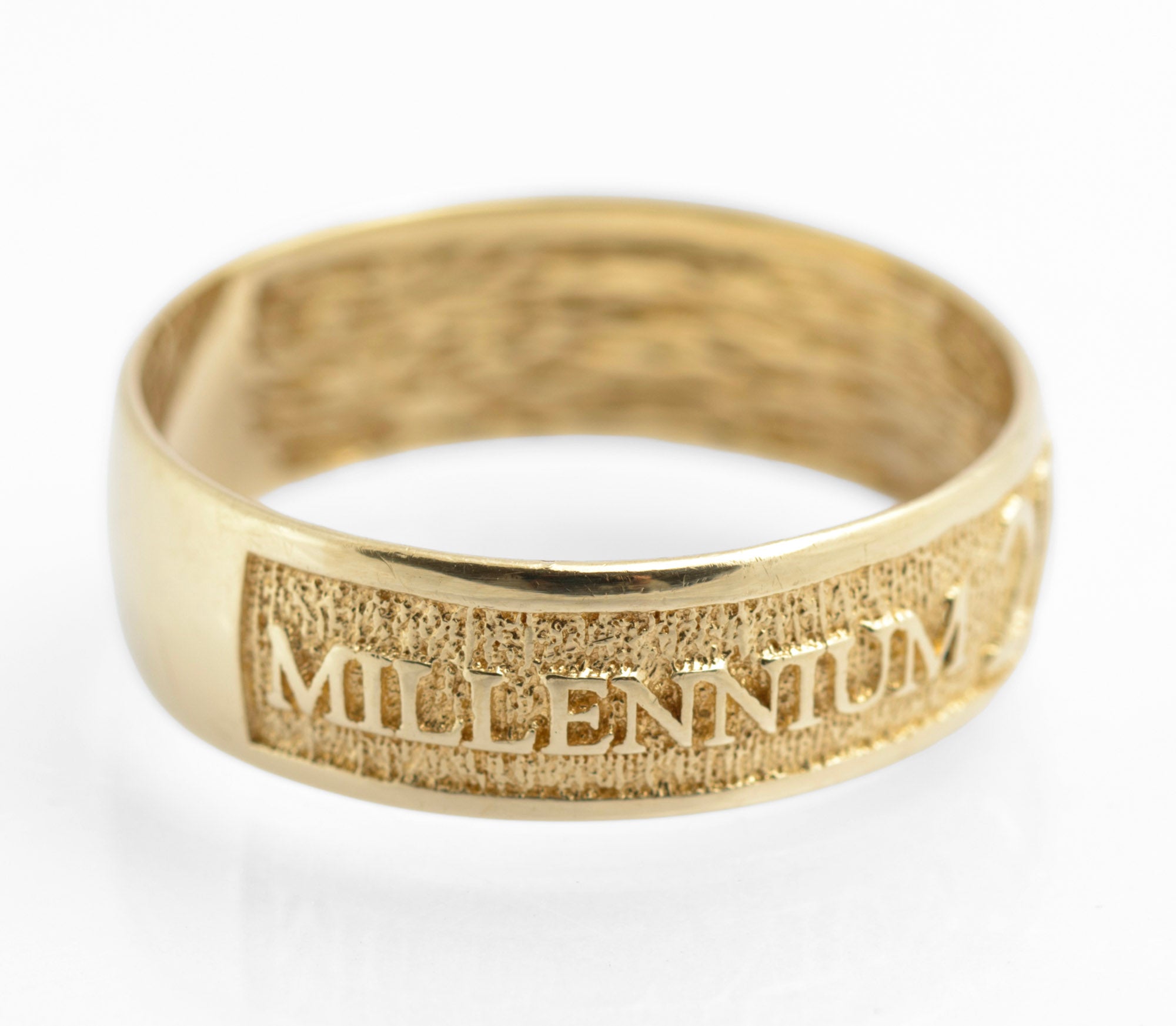 9ct Gold Millennium 2000 Celebration Band Ring London Hallmark Size R1/2 (C2824)