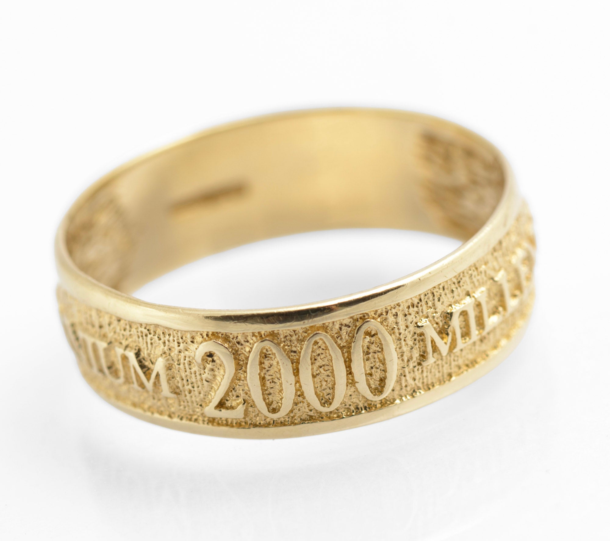 9ct Gold Millennium 2000 Celebration Band Ring London Hallmark Size R1/2 (C2824)