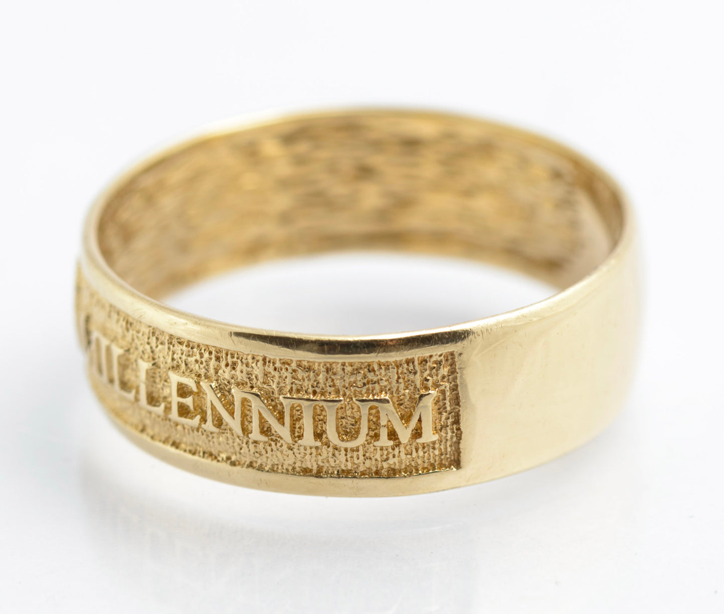 9ct Gold Millennium 2000 Celebration Band Ring London Hallmark Size R1/2 (C2824)