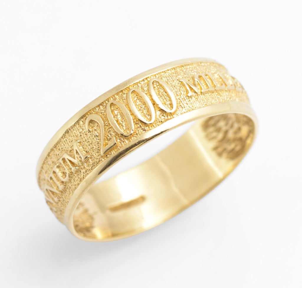 9ct Gold Millennium 2000 Celebration Band Ring London Hallmark Size R1/2 (C2824)