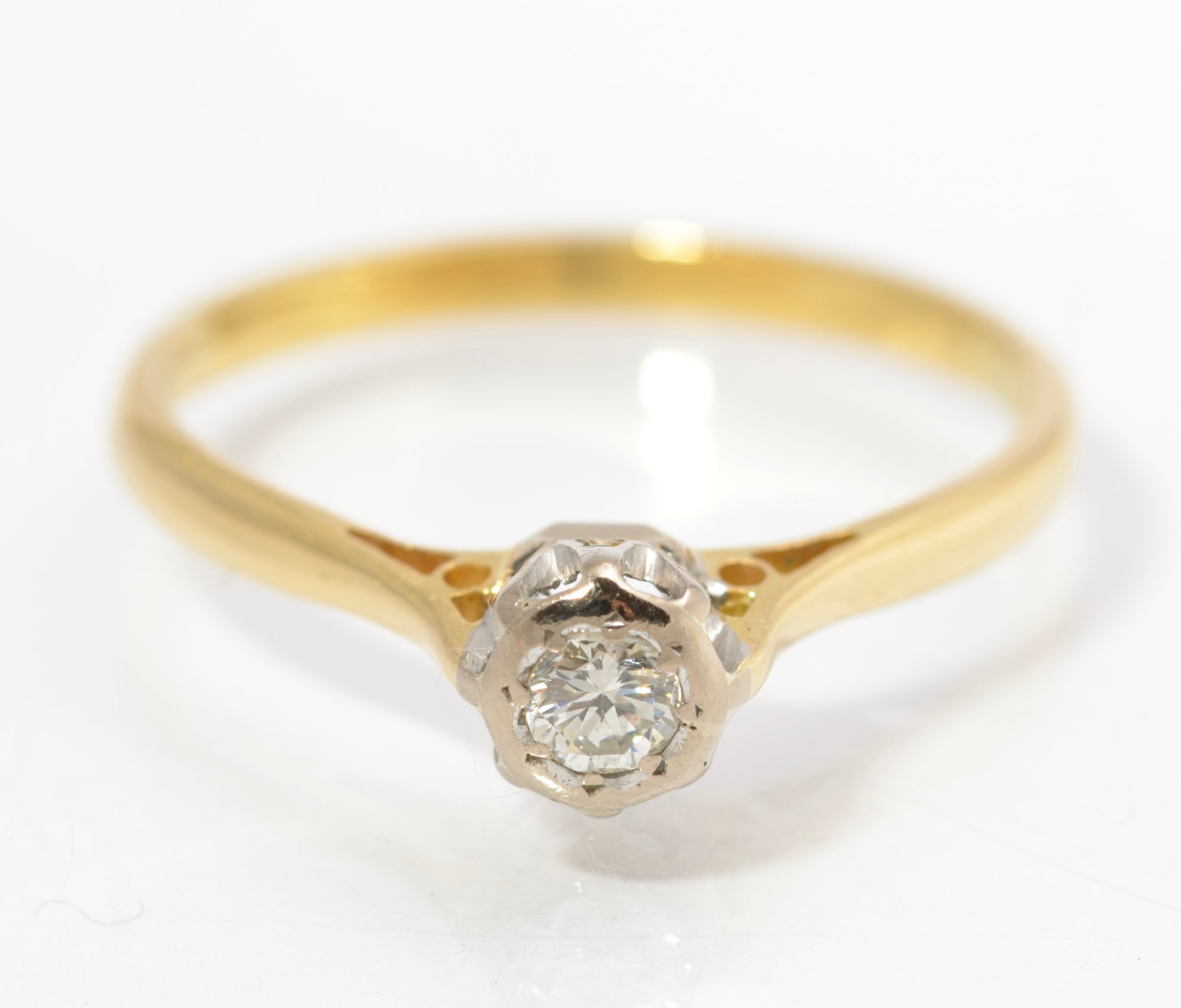 Vintage 18ct Gold & Natural 3.3mm Diamond Solitaire Ring UK Size P (C2845)