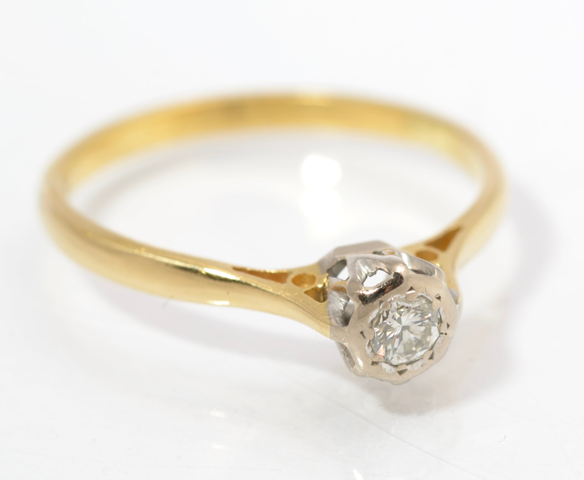 Vintage 18ct Gold & Natural 3.3mm Diamond Solitaire Ring UK Size P (C2845)