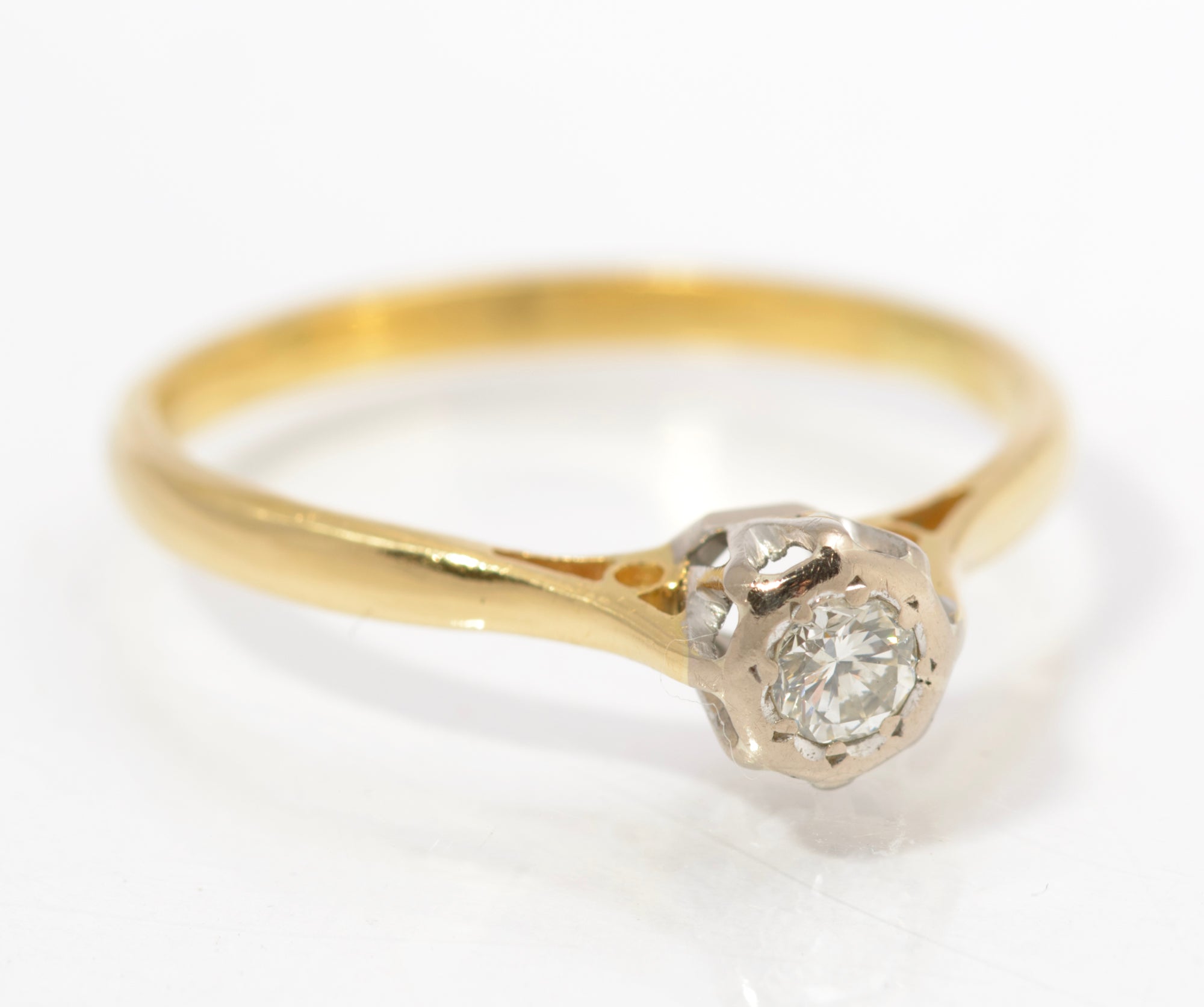 Vintage 18ct Gold & Natural 3.3mm Diamond Solitaire Ring UK Size P (C2845)