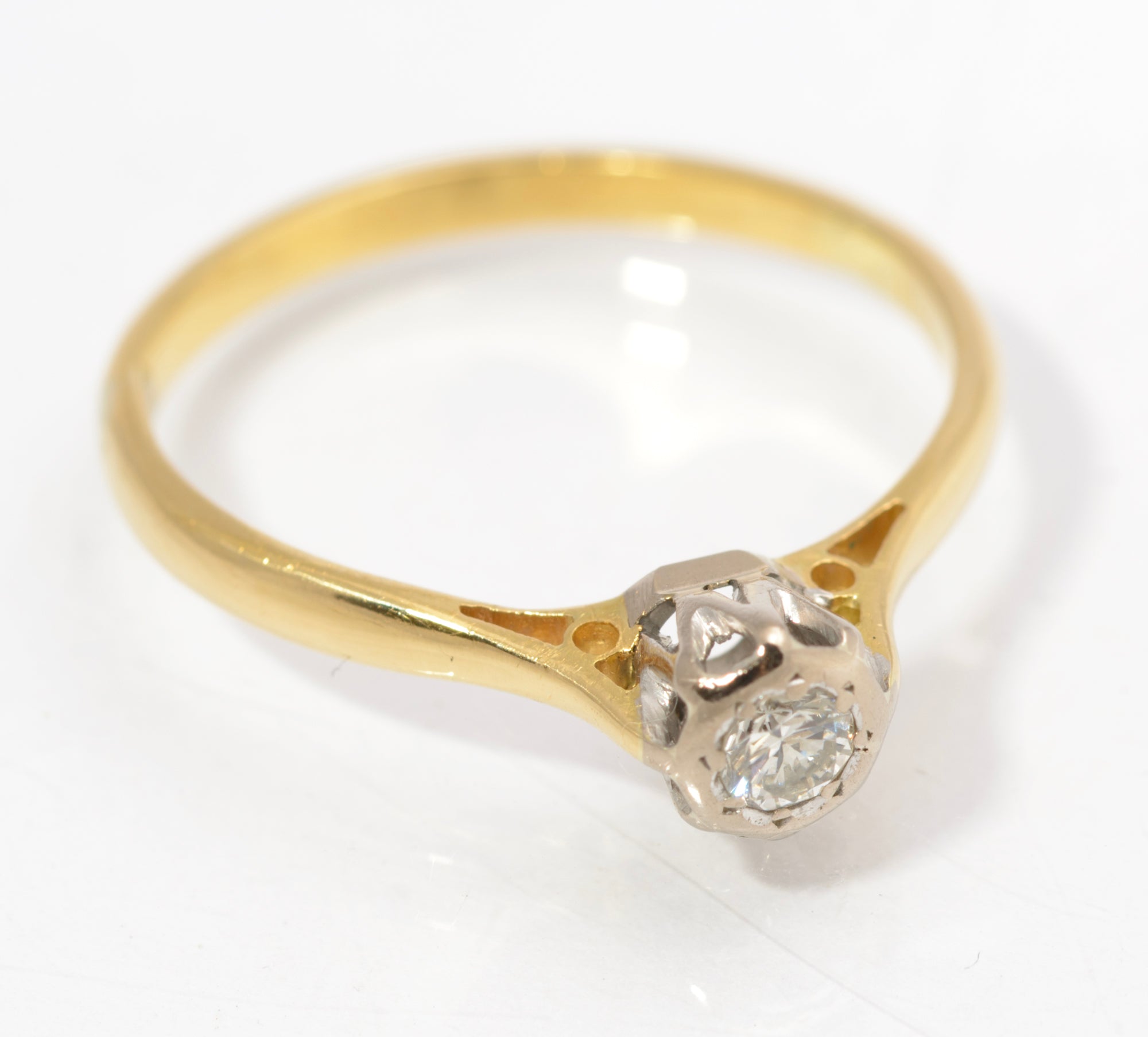 Vintage 18ct Gold & Natural 3.3mm Diamond Solitaire Ring UK Size P (C2845)