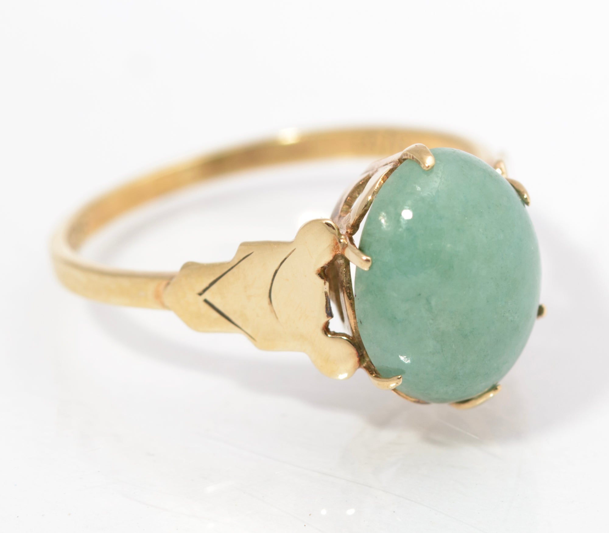 Vintage 9ct Gold Ring With Natural Jade Oval Polished Cabochon UK Size J (C2846)