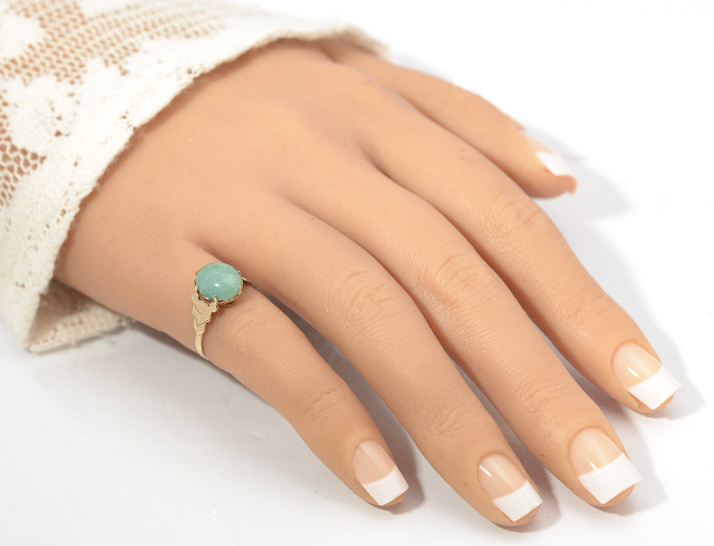 Vintage 9ct Gold Ring With Natural Jade Oval Polished Cabochon UK Size J (C2846)