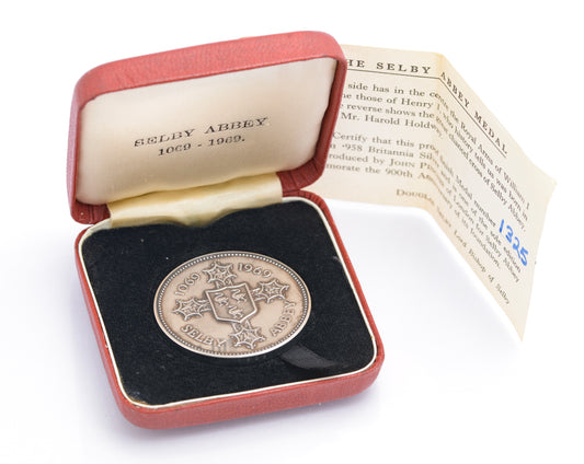 Vintage Britannia Silver Coin Medal Selby Abbey 900th Year - Original Box (C2848)