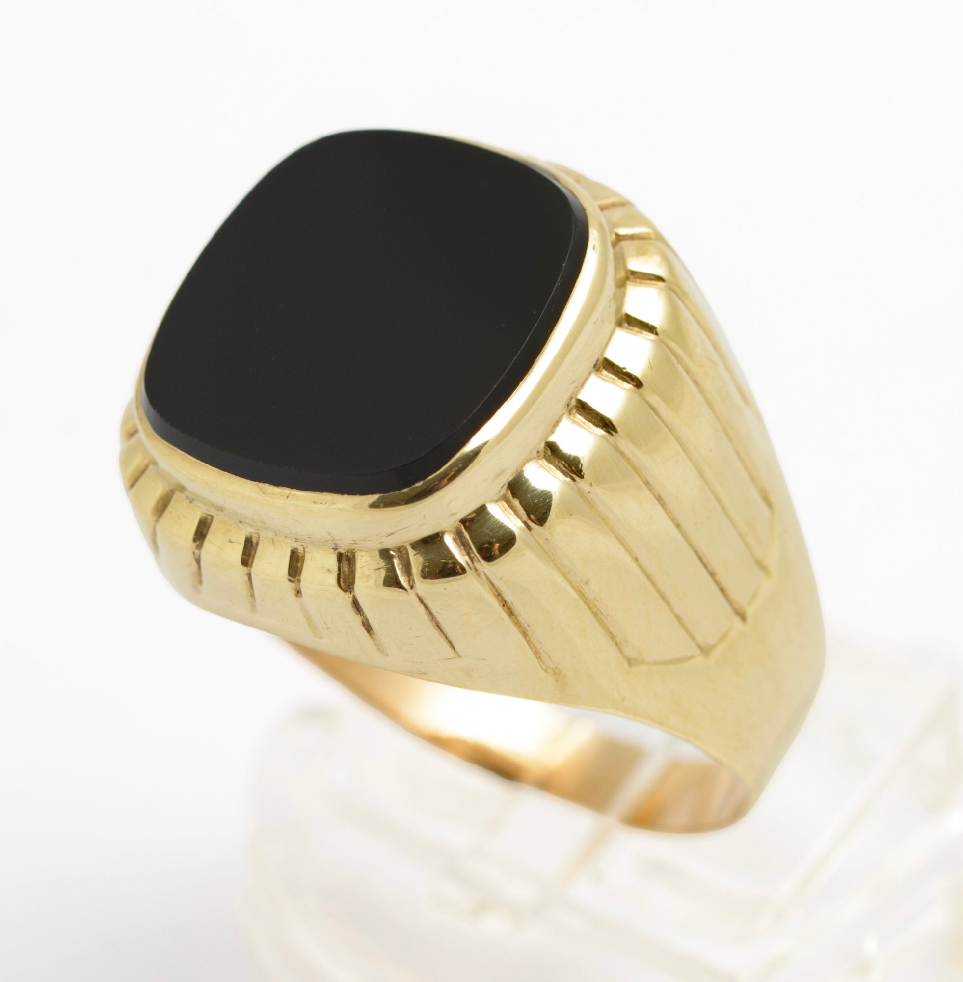 Vintage 8ct Gold (333) Large Men's Black Onyx Signet Ring Ribbed Design (C2851)