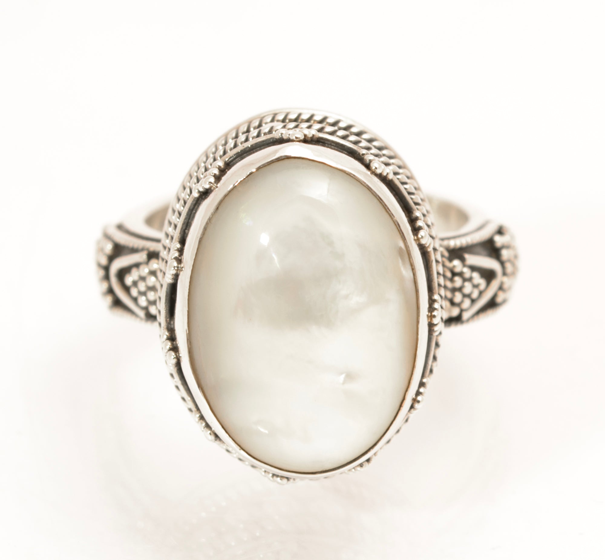 BA Suarti Sterling Silver Statement Ring Large Mother of Pearl Cabochon O1/2 (C2863)