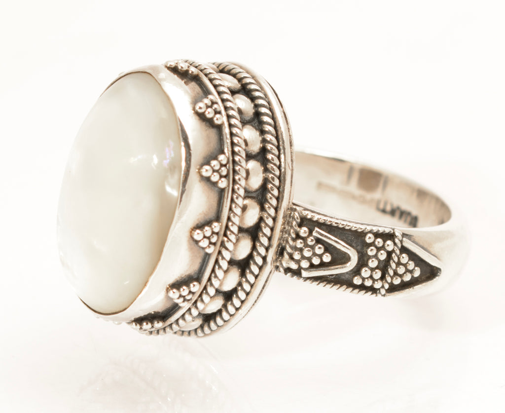 BA Suarti Sterling Silver Statement Ring Large Mother of Pearl Cabochon O1/2 (C2863)