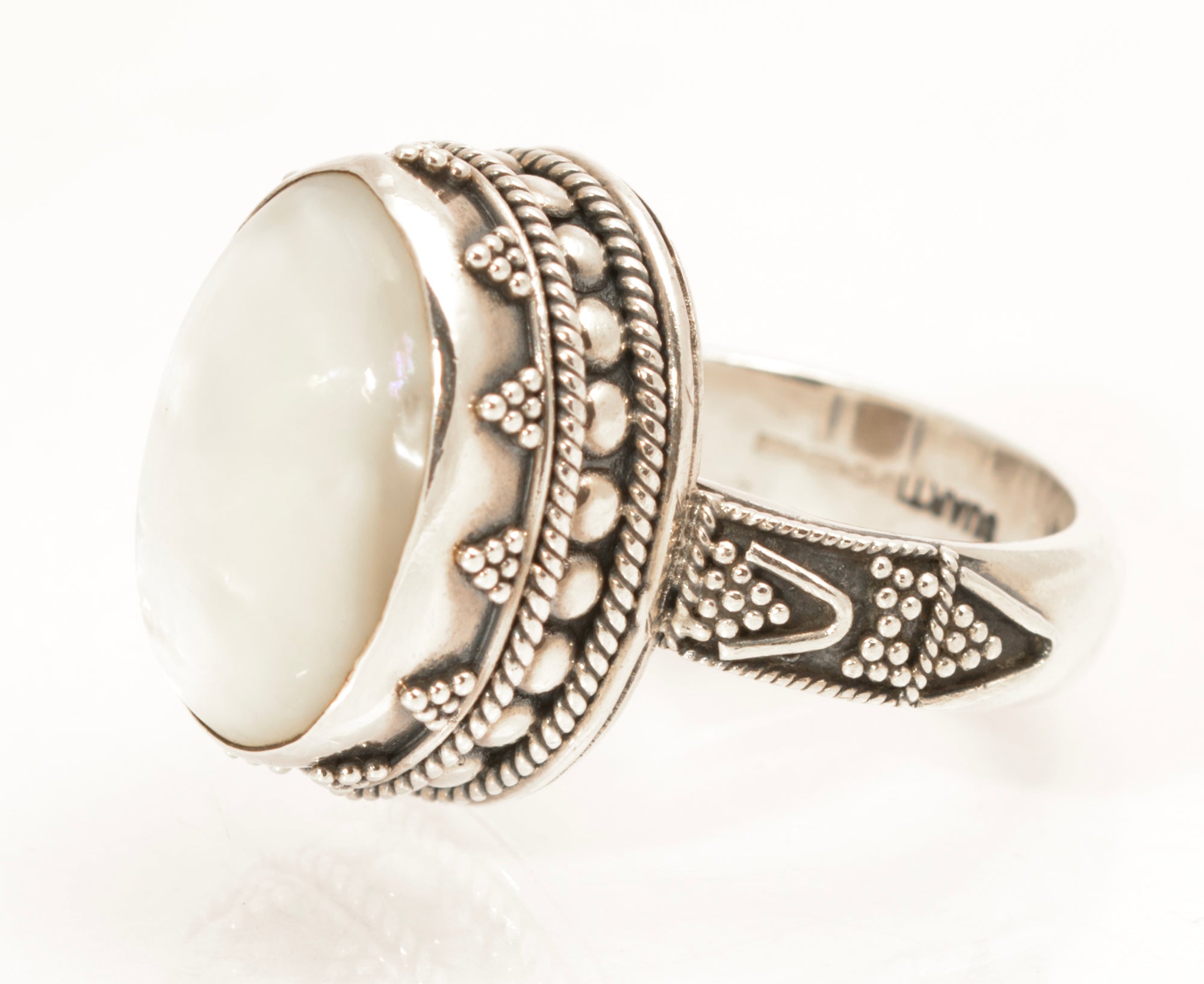 BA Suarti Sterling Silver Statement Ring Large Mother of Pearl Cabochon O1/2 (C2863)