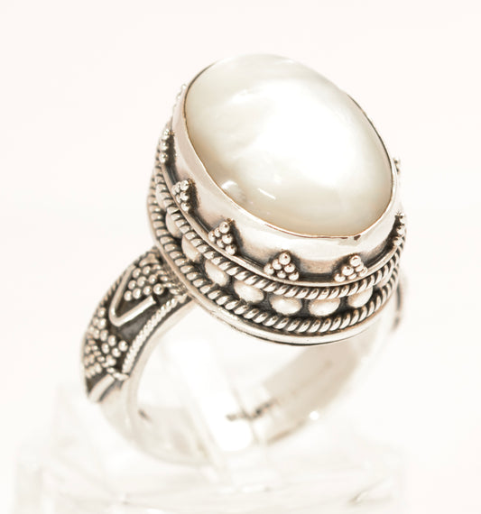 BA Suarti Sterling Silver Statement Ring Large Mother of Pearl Cabochon O1/2 (C2863)