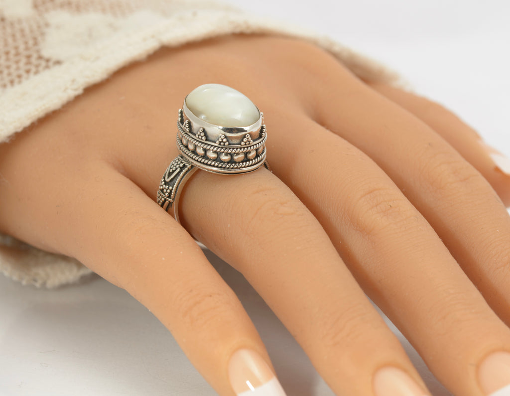 BA Suarti Sterling Silver Statement Ring Large Mother of Pearl Cabochon O1/2 (C2863)