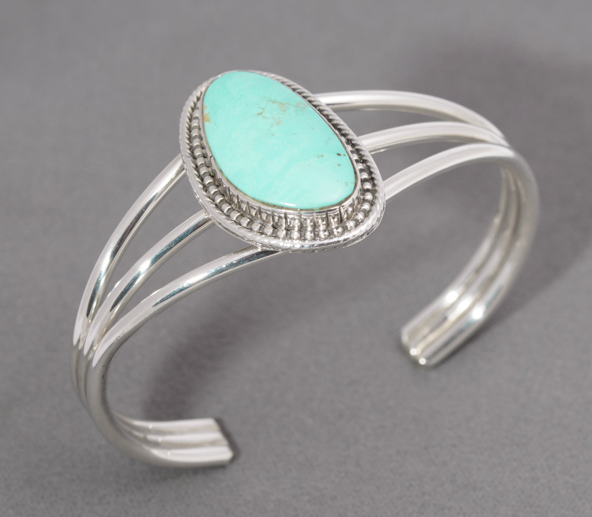 Vintage Native American Running Bear Bangle Sterling Silver & Turquoise (C2866)