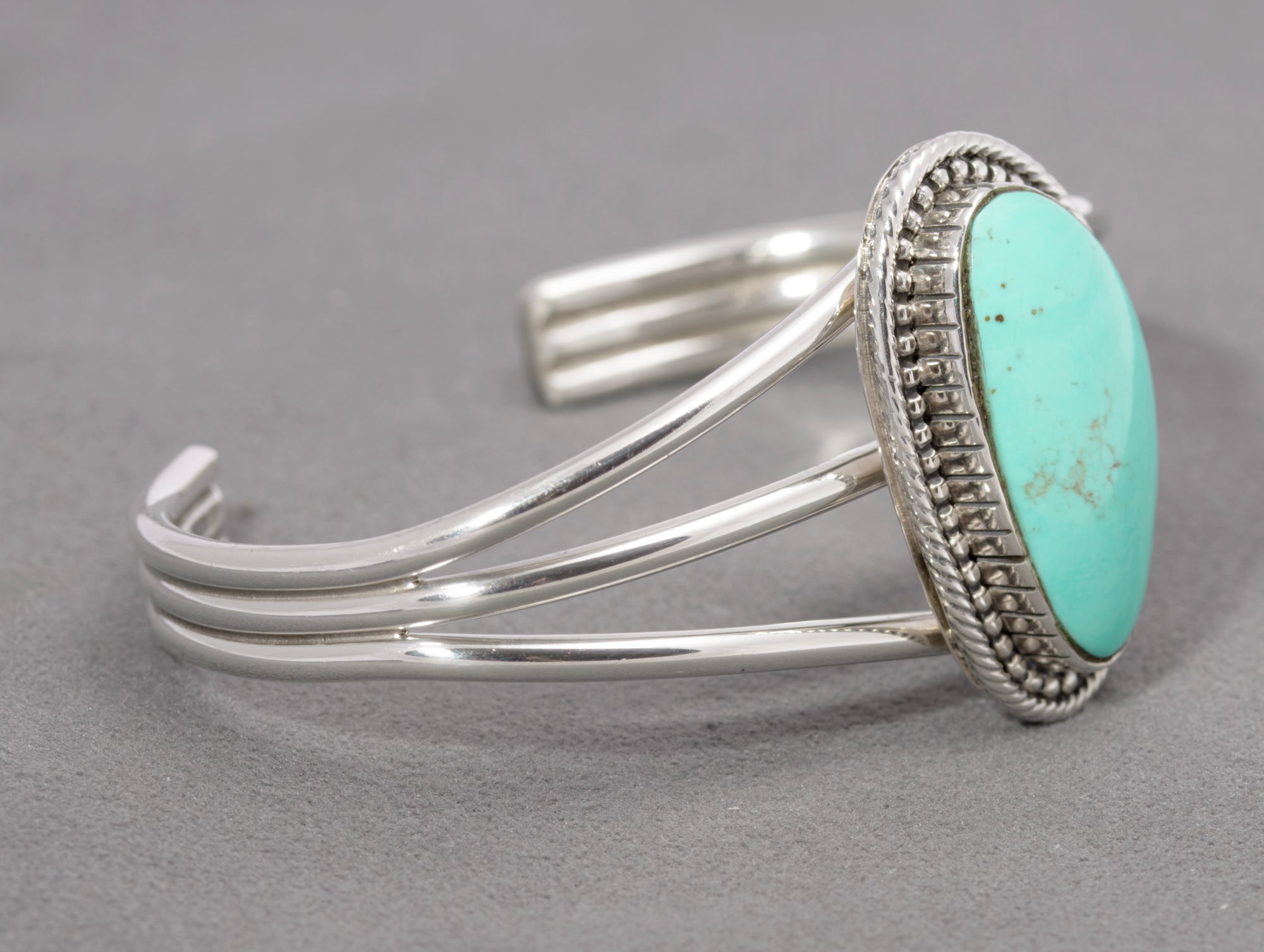 Vintage Native American Running Bear Bangle Sterling Silver & Turquoise (C2866)