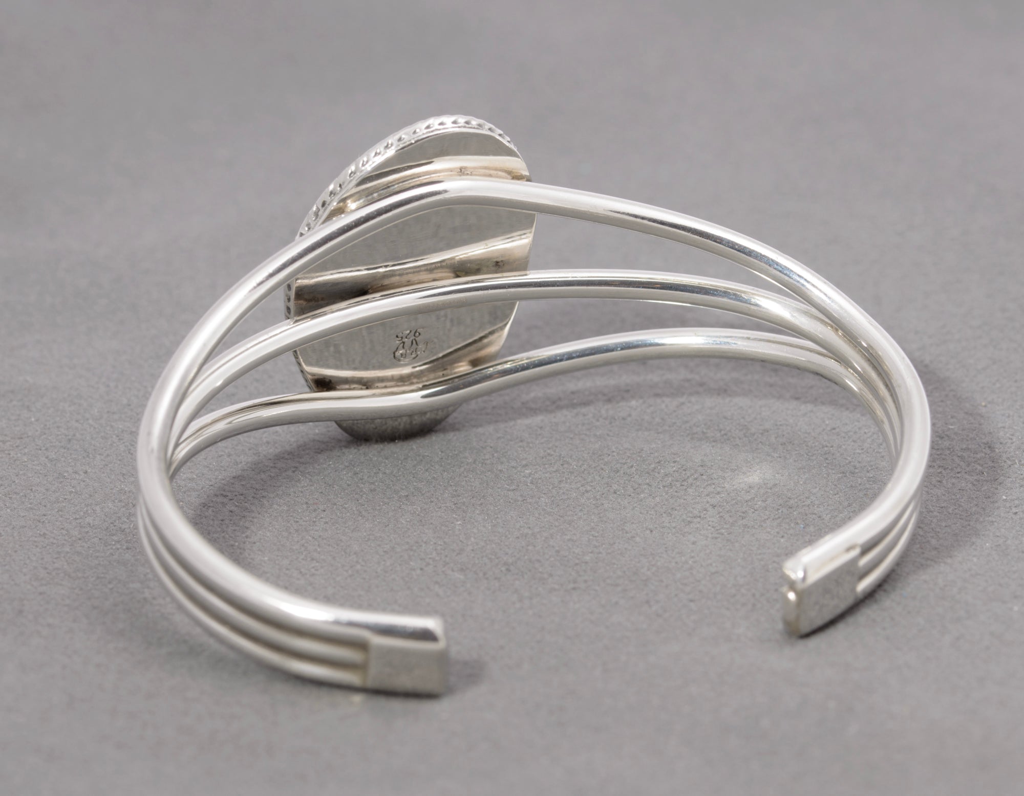 Vintage Native American Running Bear Bangle Sterling Silver & Turquoise (C2866)