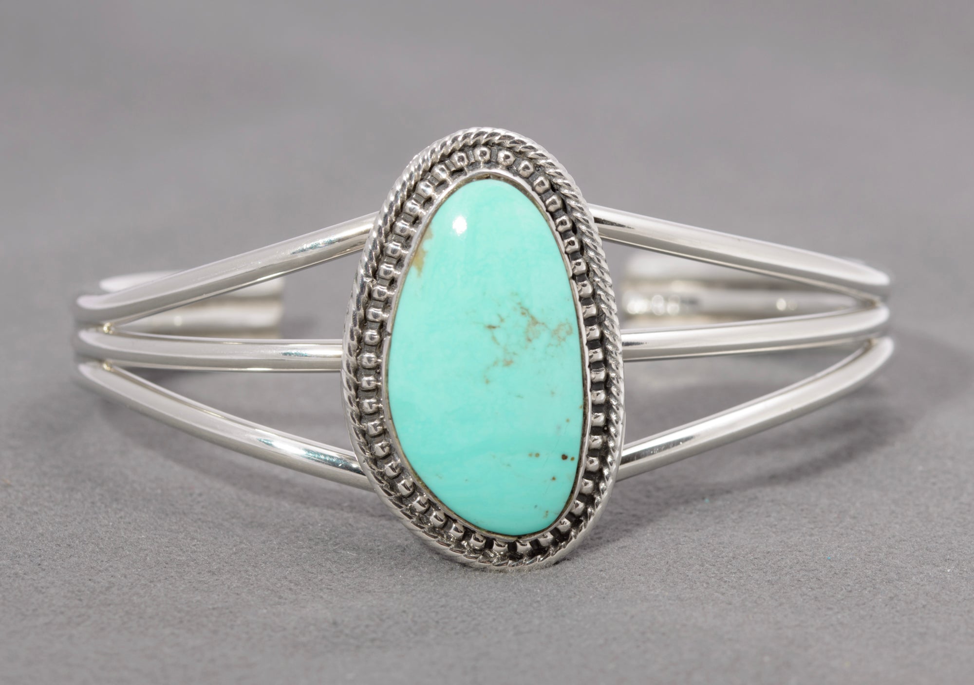 Vintage Native American Running Bear Bangle Sterling Silver & Turquoise (C2866)