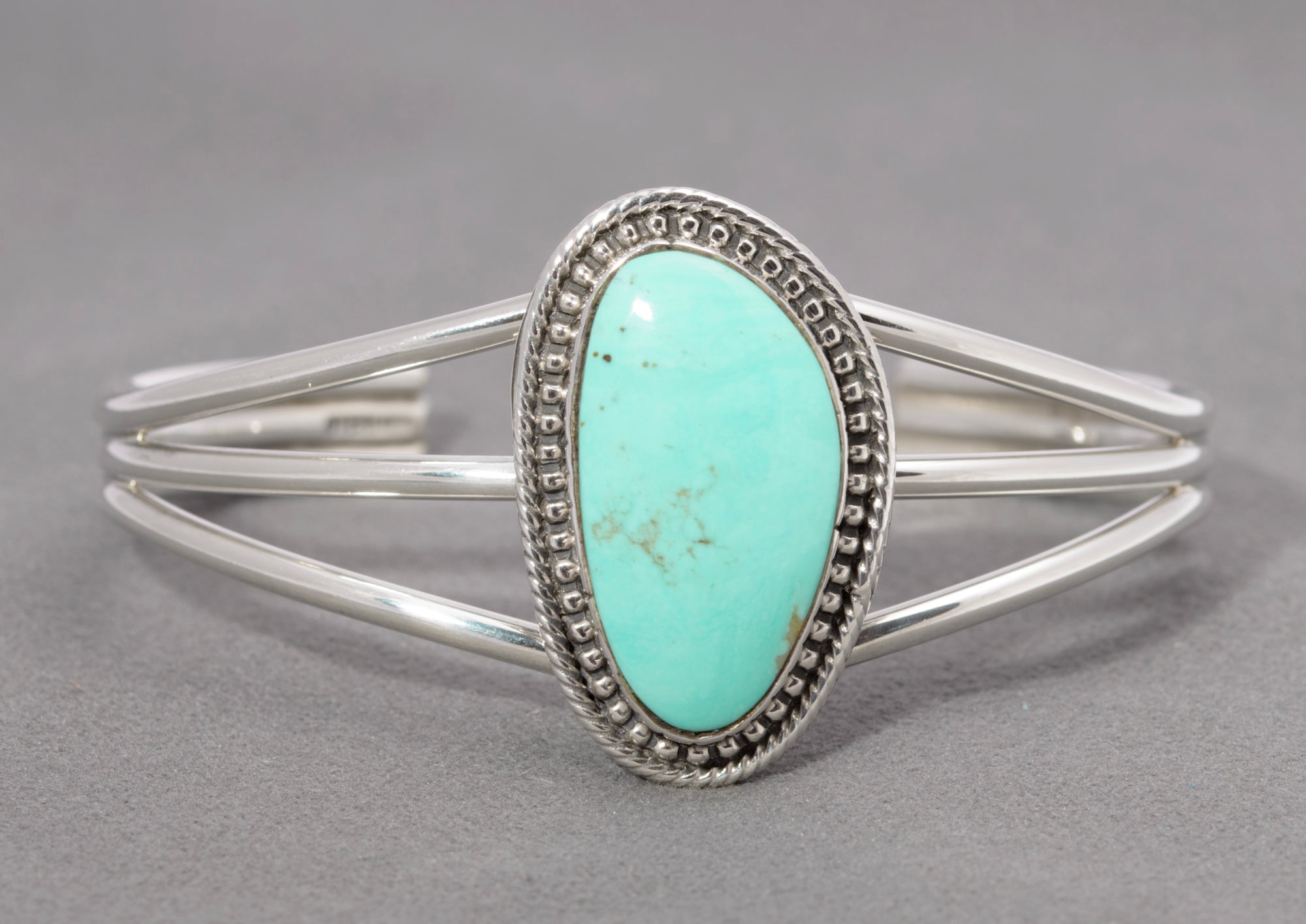 Vintage Native American Running Bear Bangle Sterling Silver & Turquoise (C2866)