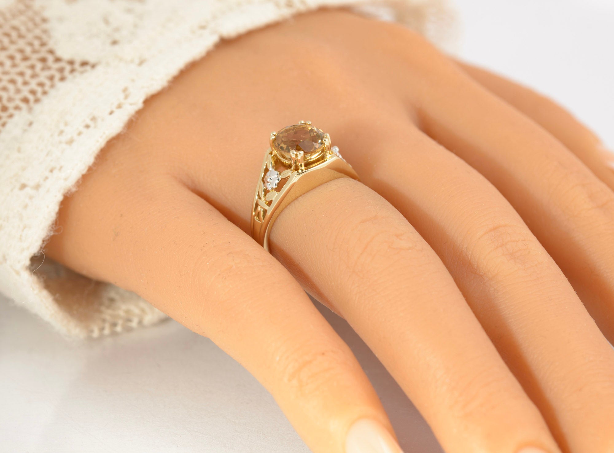 9ct Gold & Natural Citrine Gemstone Ring Pierced Shoulders Women's Size L1/2 (2874)