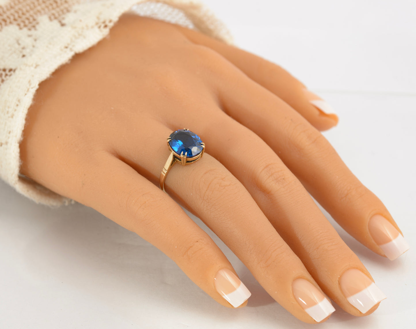 Vintage 9ct Gold & Intense Electric Blue Spinel Ring Size L1/2 (C2876)