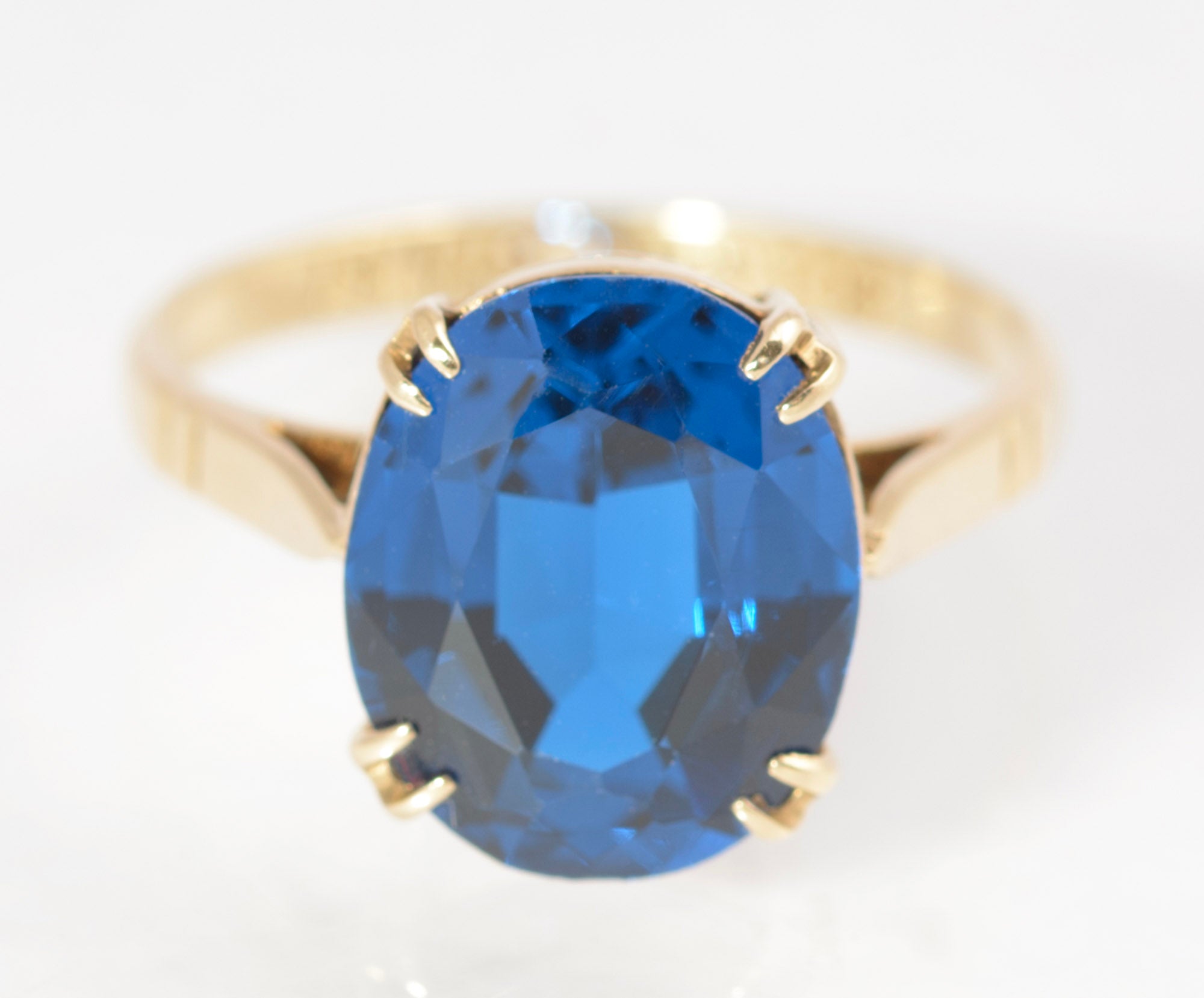 Vintage 9ct Gold & Intense Electric Blue Spinel Ring Size L1/2 (C2876)