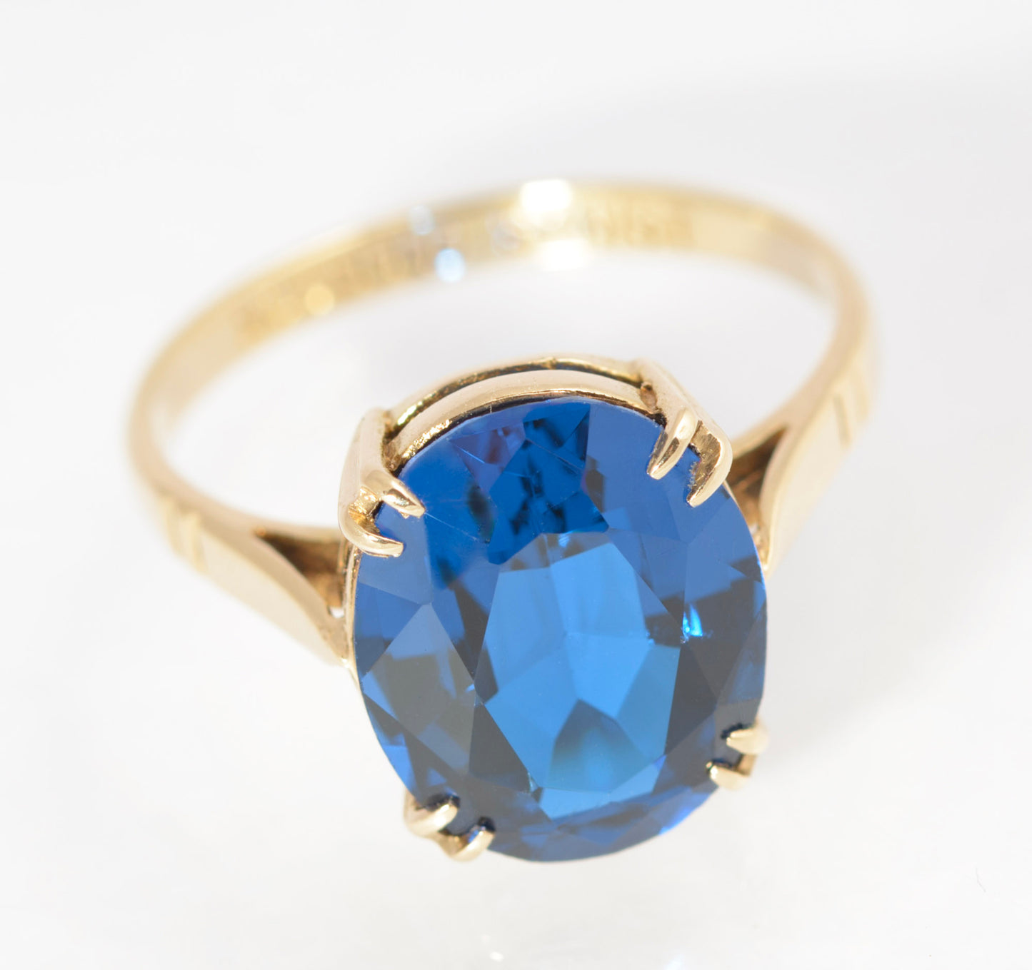 Vintage 9ct Gold & Intense Electric Blue Spinel Ring Size L1/2 (C2876)