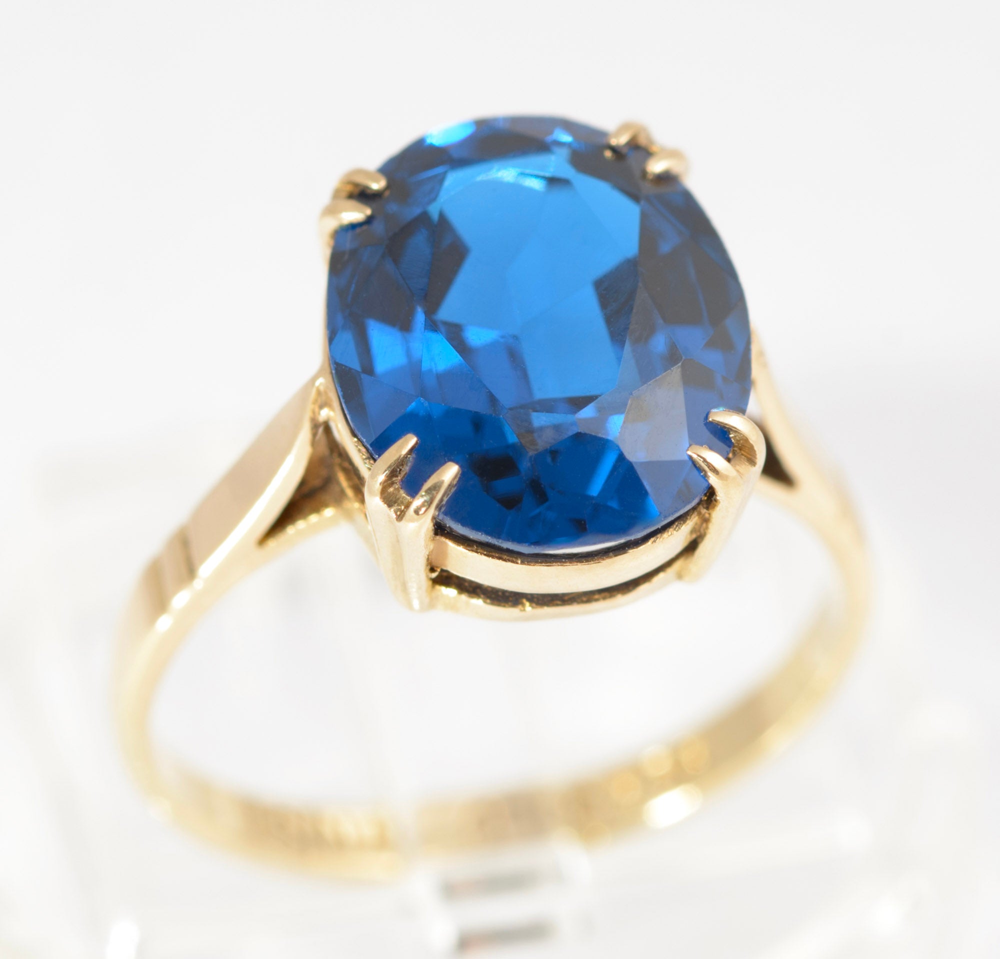 Vintage 9ct Gold & Intense Electric Blue Spinel Ring Size L1/2 (C2876)