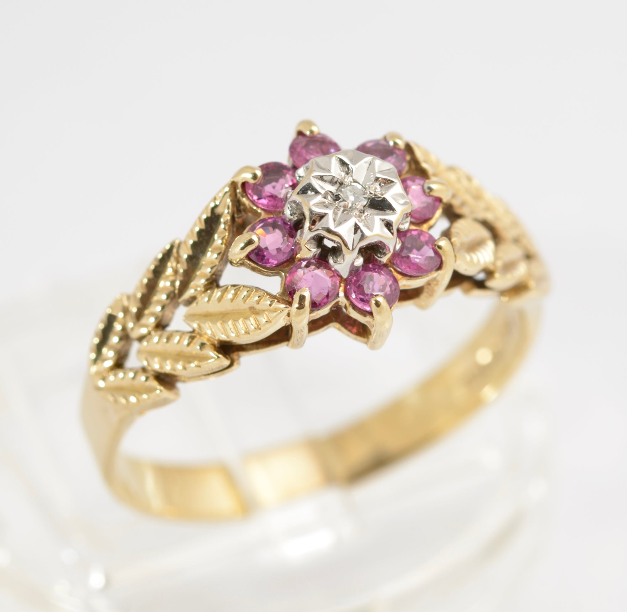 Vintage 9ct Gold Ring With Diamond & Natural Ruby Halo Leaf Design Shoulders (C2879)