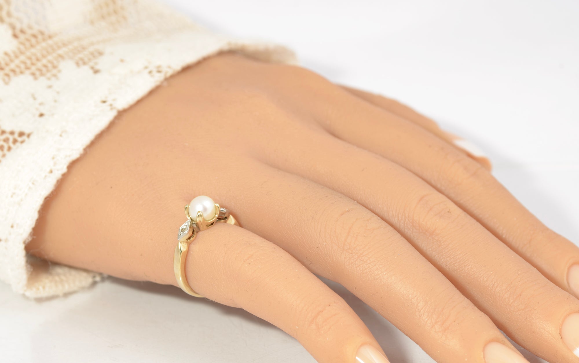 Vintage 10K Gold Cultured Pearl & Natural Diamond Ladies Ring UK Size K (C2882)