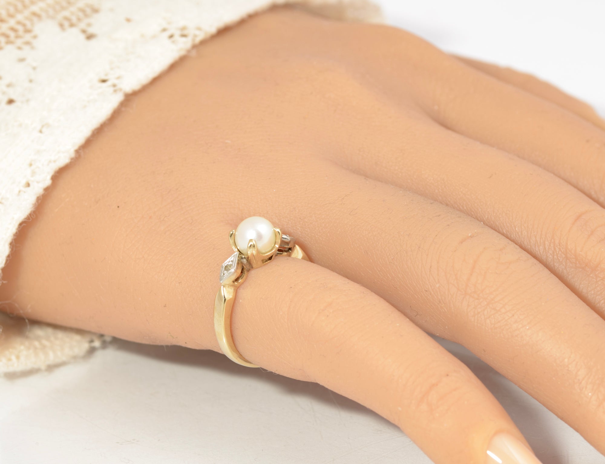 Vintage 10K Gold Cultured Pearl & Natural Diamond Ladies Ring UK Size K (C2882)