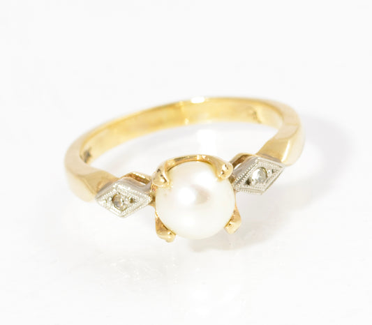 Vintage 10ct Gold Cultured Pearl & Natural Diamond Ladies Ring Size K (C2882)