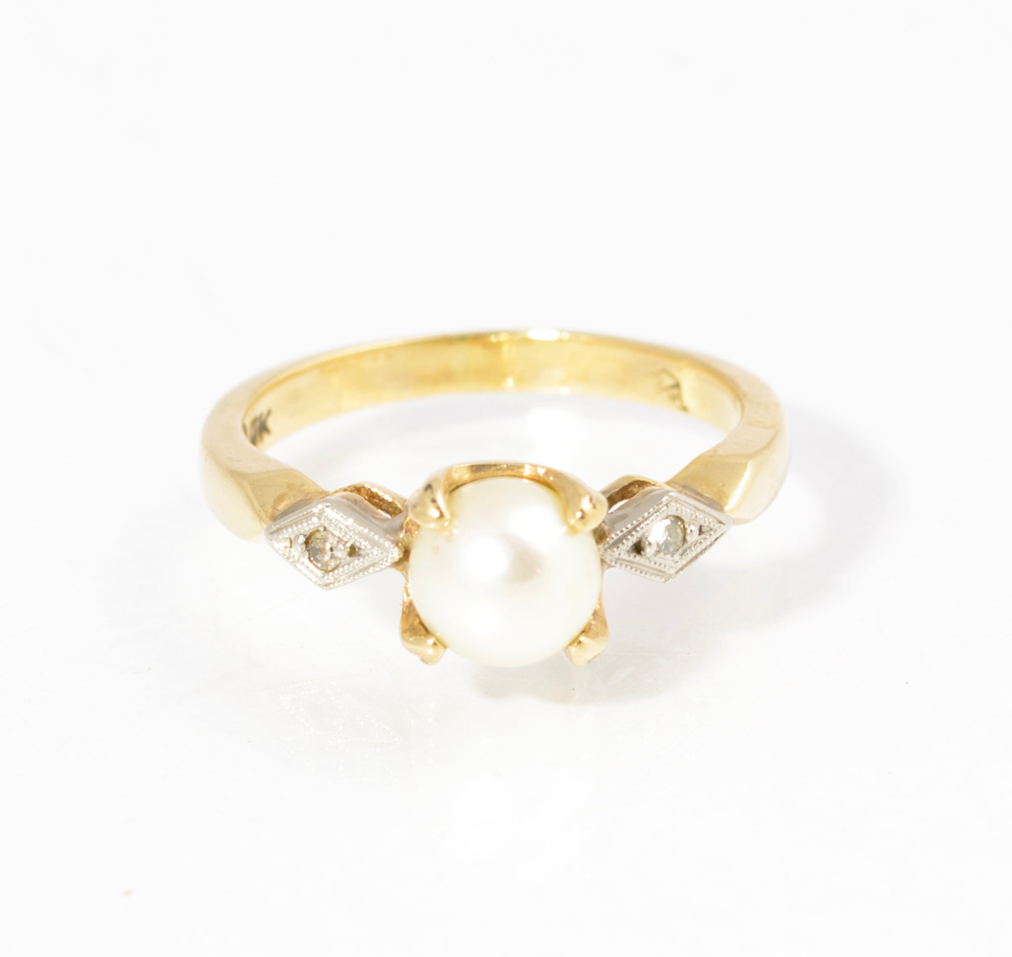 Vintage 10ct Gold Cultured Pearl & Natural Diamond Ladies Ring Size K (C2882)