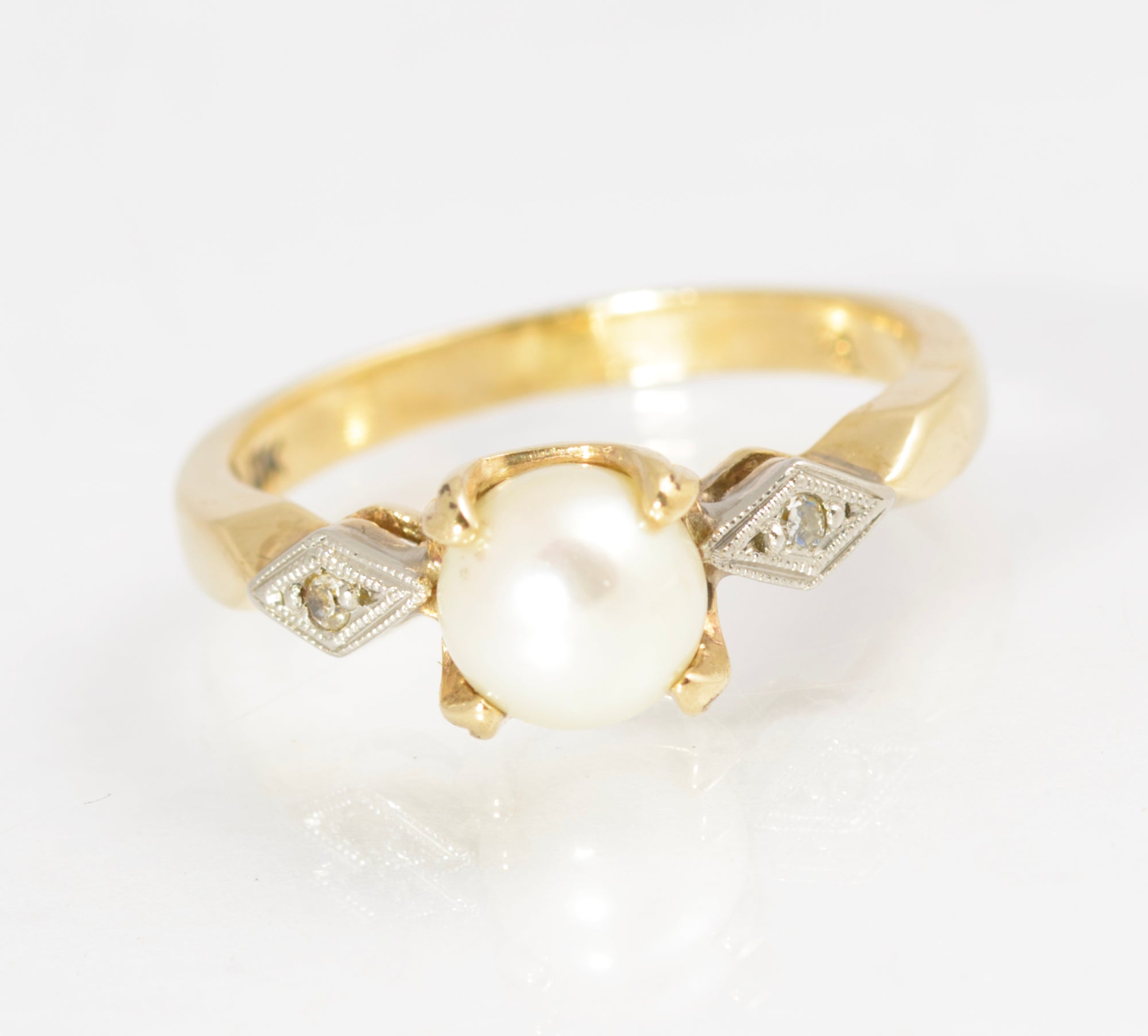 Vintage 10ct Gold Cultured Pearl & Natural Diamond Ladies Ring Size K (C2882)