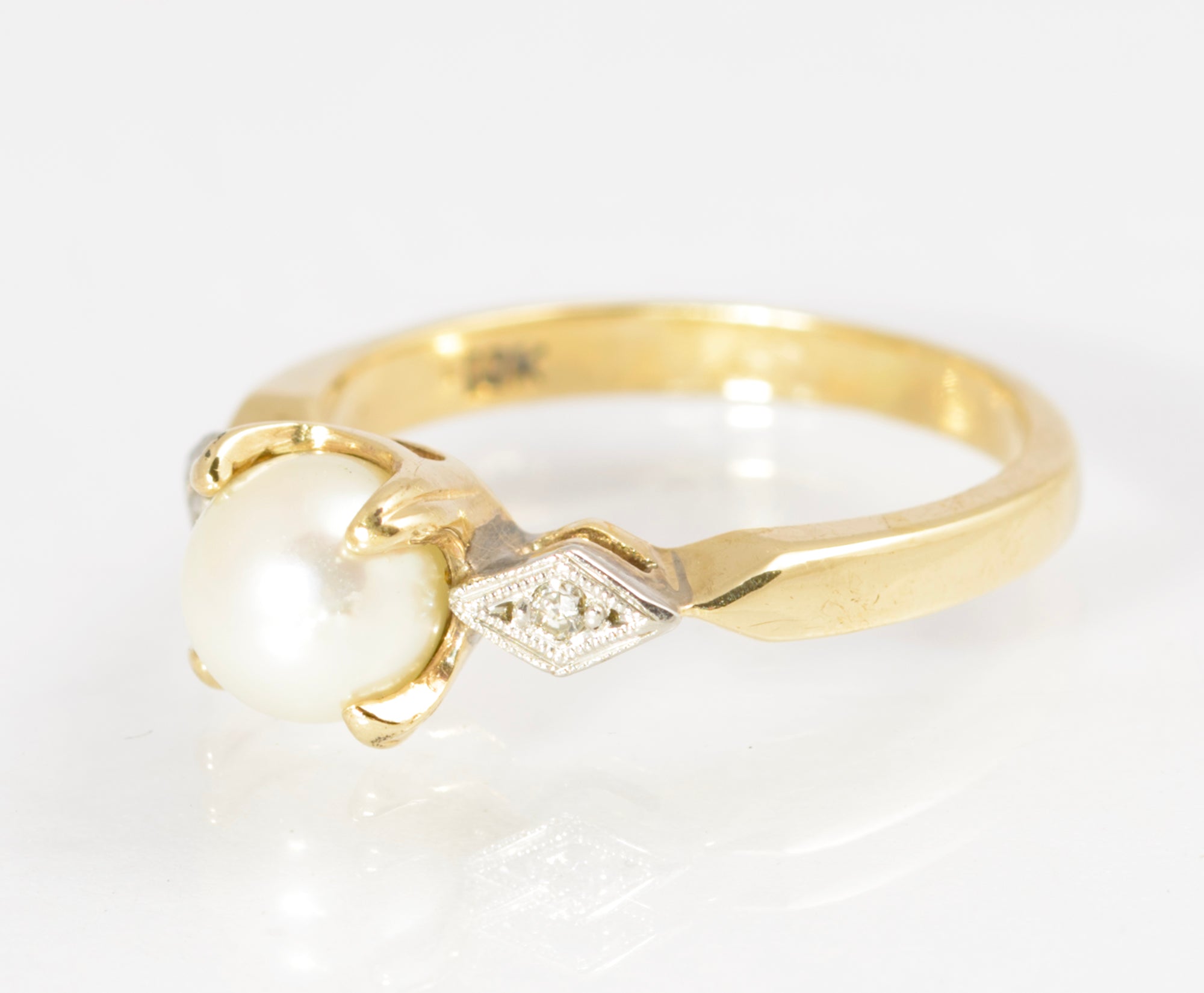 Vintage 10K Gold Cultured Pearl & Natural Diamond Ladies Ring UK Size K (C2882)