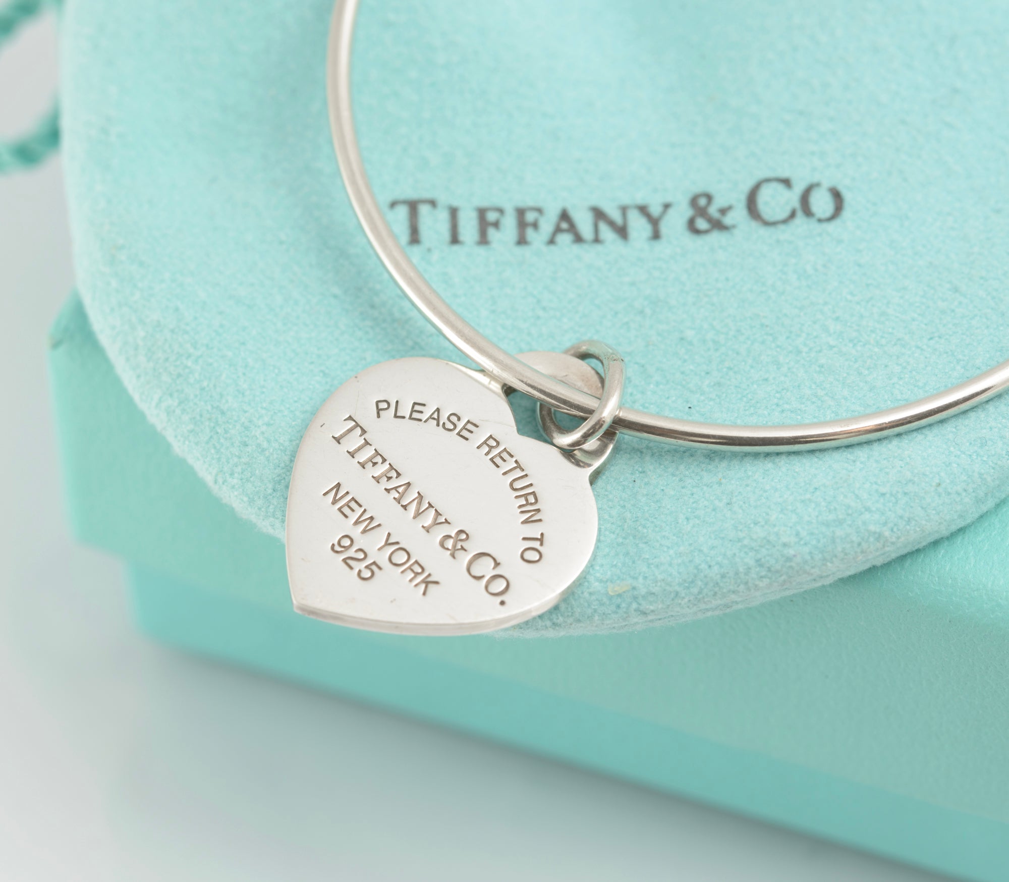 Tiffany & Co Sterling Silver Wire Bangle - Enamel Return To Tiffany Heart Charm (C2899)