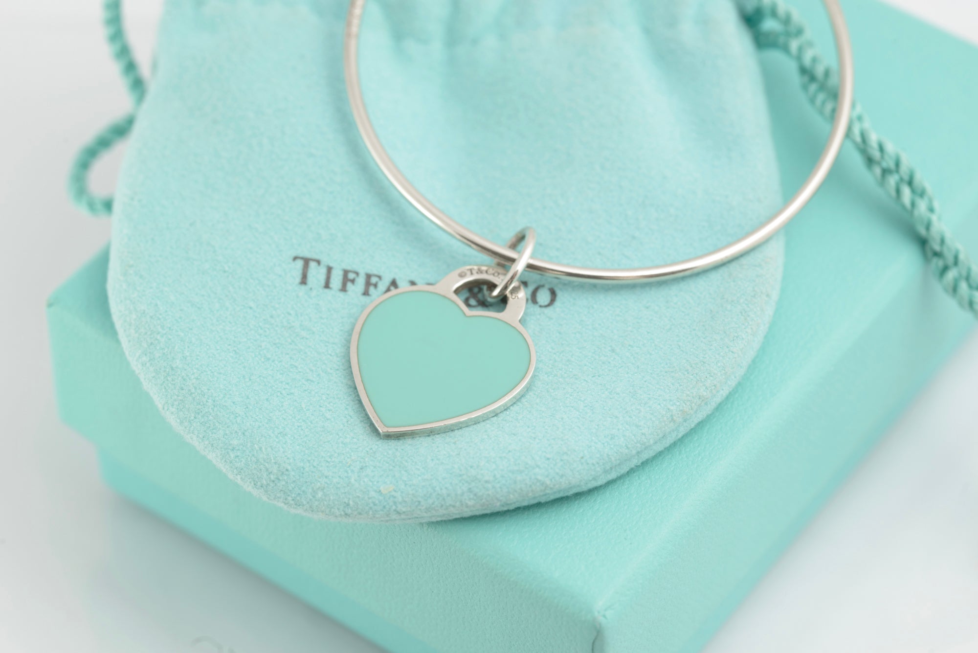 Tiffany & Co Sterling Silver Wire Bangle - Enamel Return To Tiffany Heart Charm (C2899)