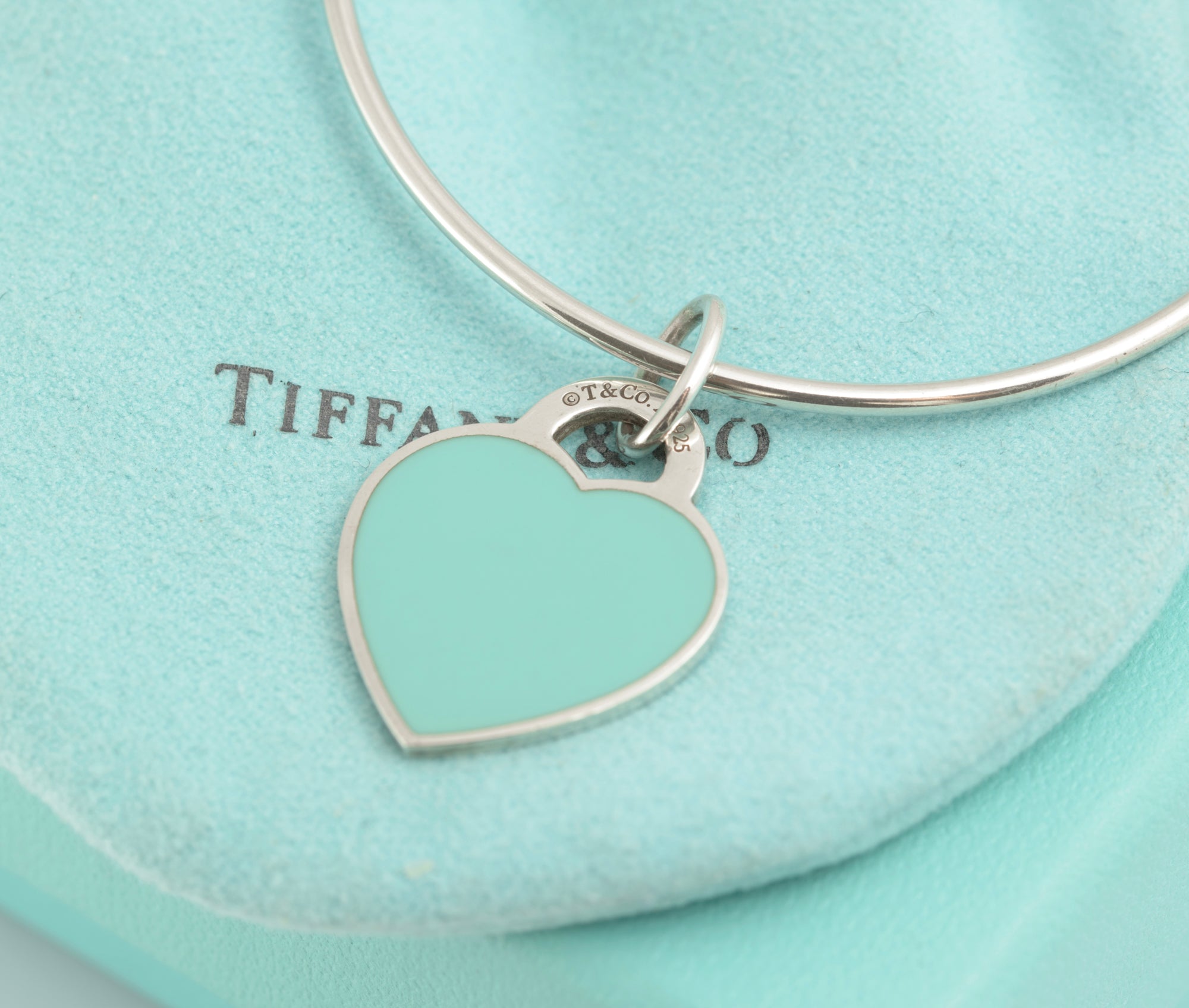 Tiffany & Co Sterling Silver Wire Bangle - Enamel Return To Tiffany Heart Charm (C2899)