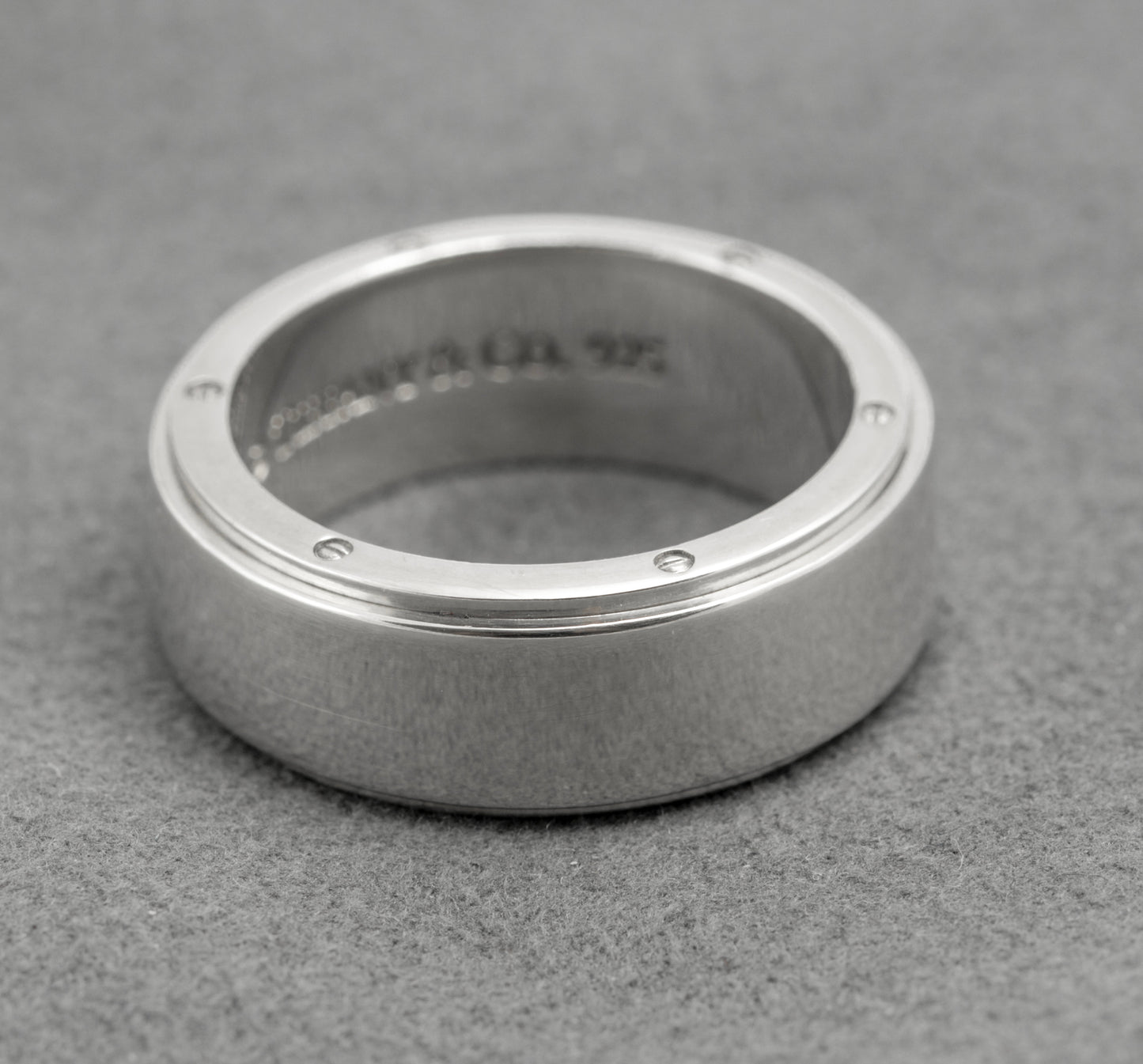 Vintage Tiffany & Co Heavy Sterling Silver Metropolis Screwhead Ring Size V (C2903)