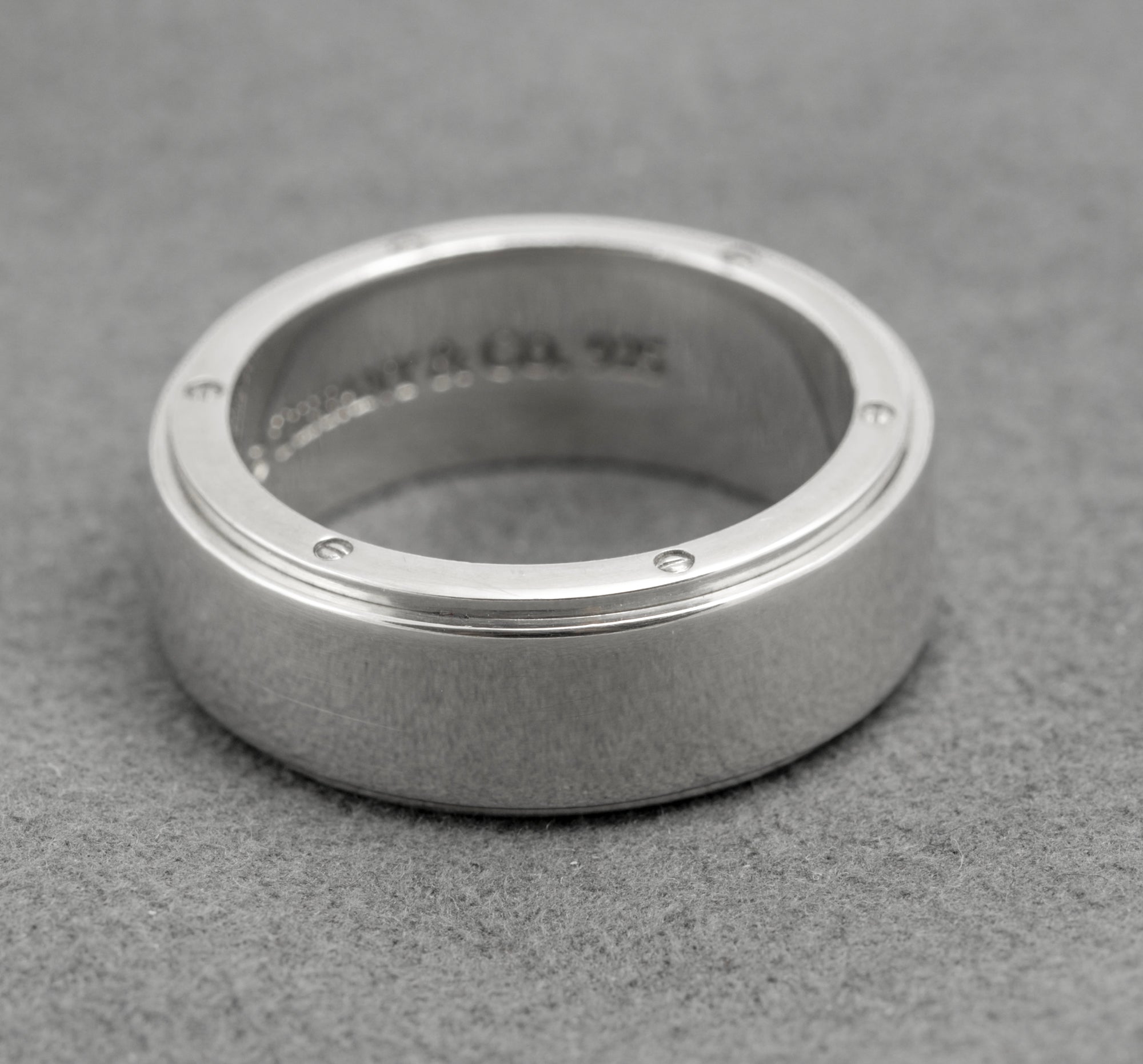 Vintage Tiffany & Co Heavy Sterling Silver Metropolis Screwhead Ring Size V (C2903)