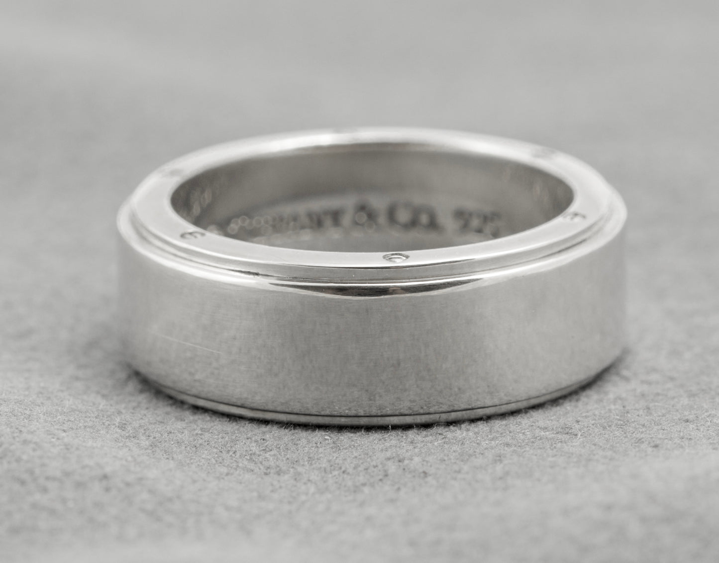 Vintage Tiffany & Co Heavy Sterling Silver Metropolis Screwhead Ring Size V (C2903)