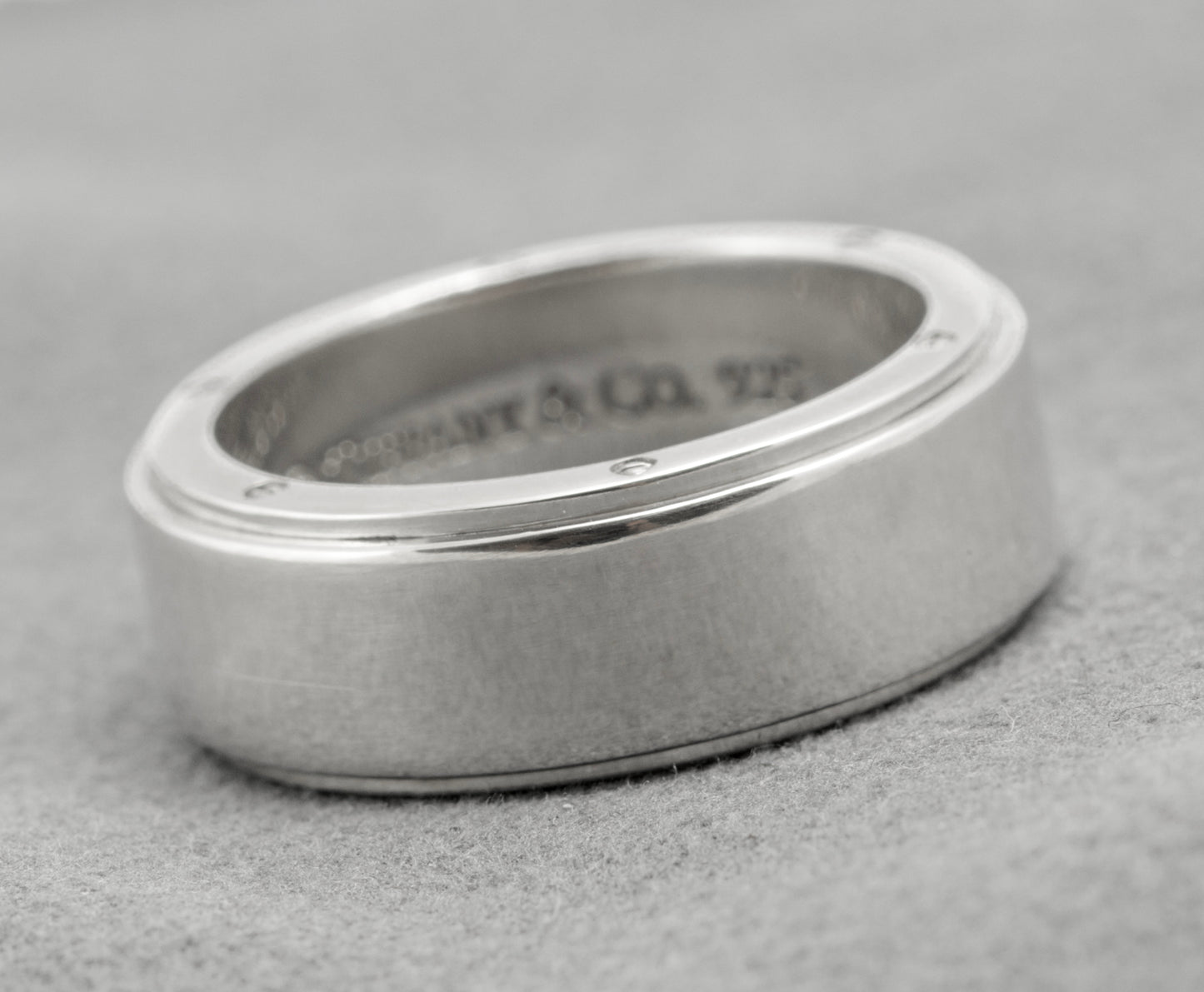 Vintage Tiffany & Co Heavy Sterling Silver Metropolis Screwhead Ring Size V (C2903)