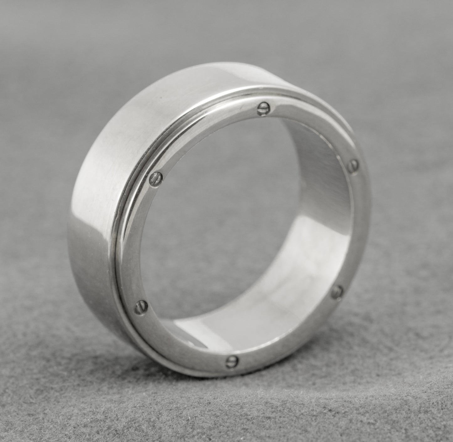 Vintage Tiffany & Co Heavy Sterling Silver Metropolis Screwhead Ring Size V (C2903)