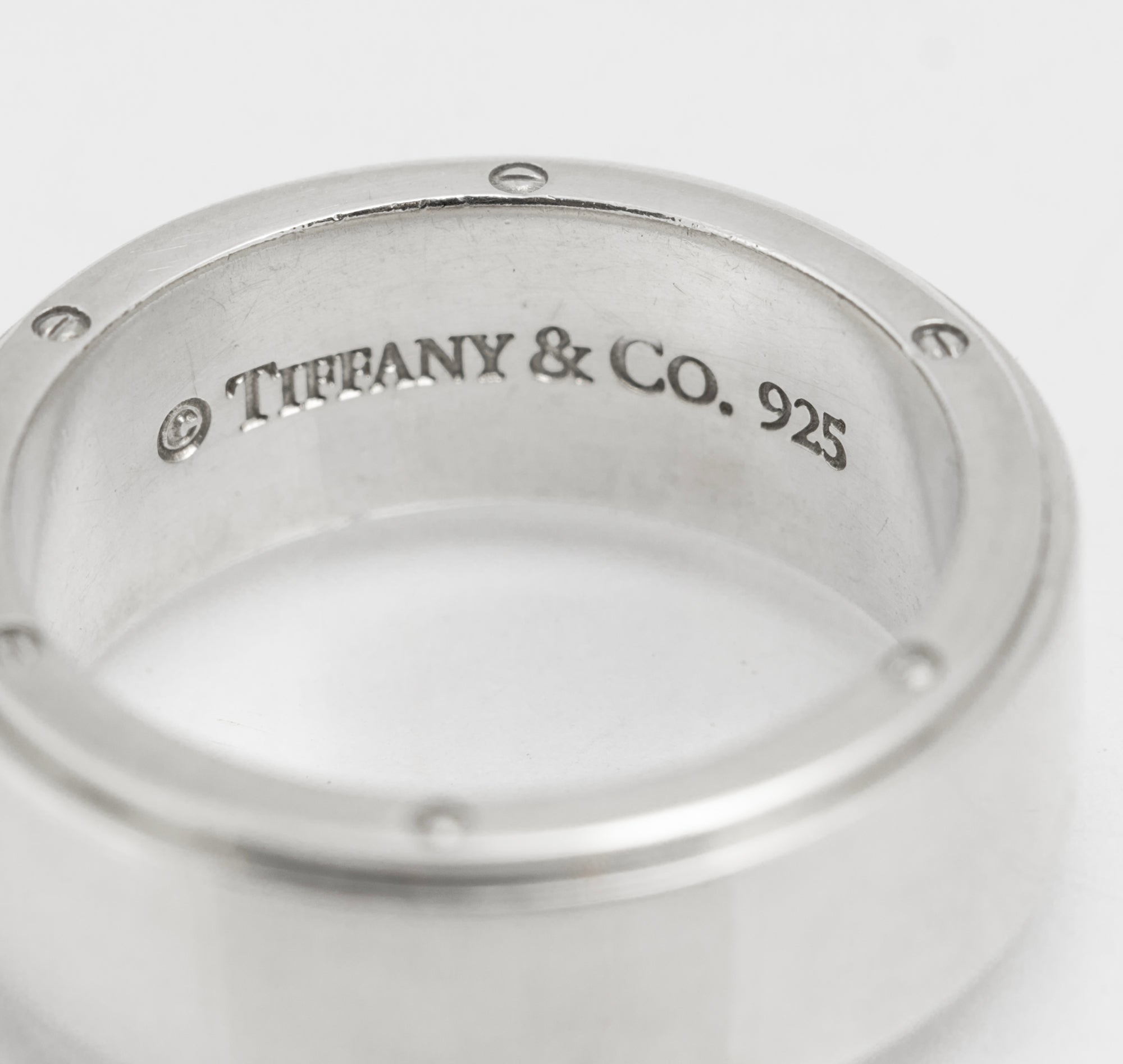 Vintage Tiffany & Co Heavy Sterling Silver Metropolis Screwhead Ring Size V (C2903)