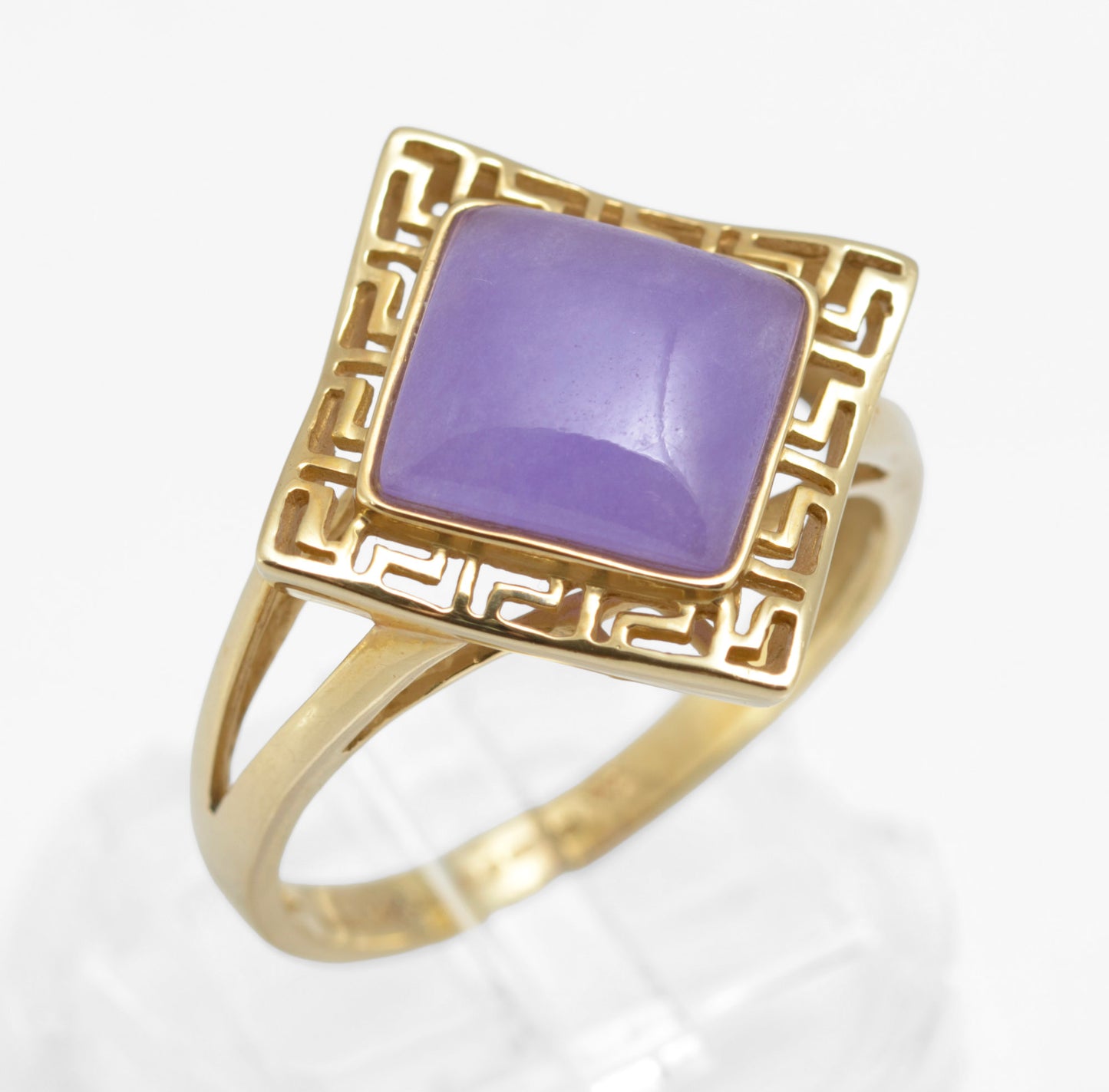 14ct Yellow Gold Dress Ring With Lavender Jade Cabochon Ladies Size T (C2904)