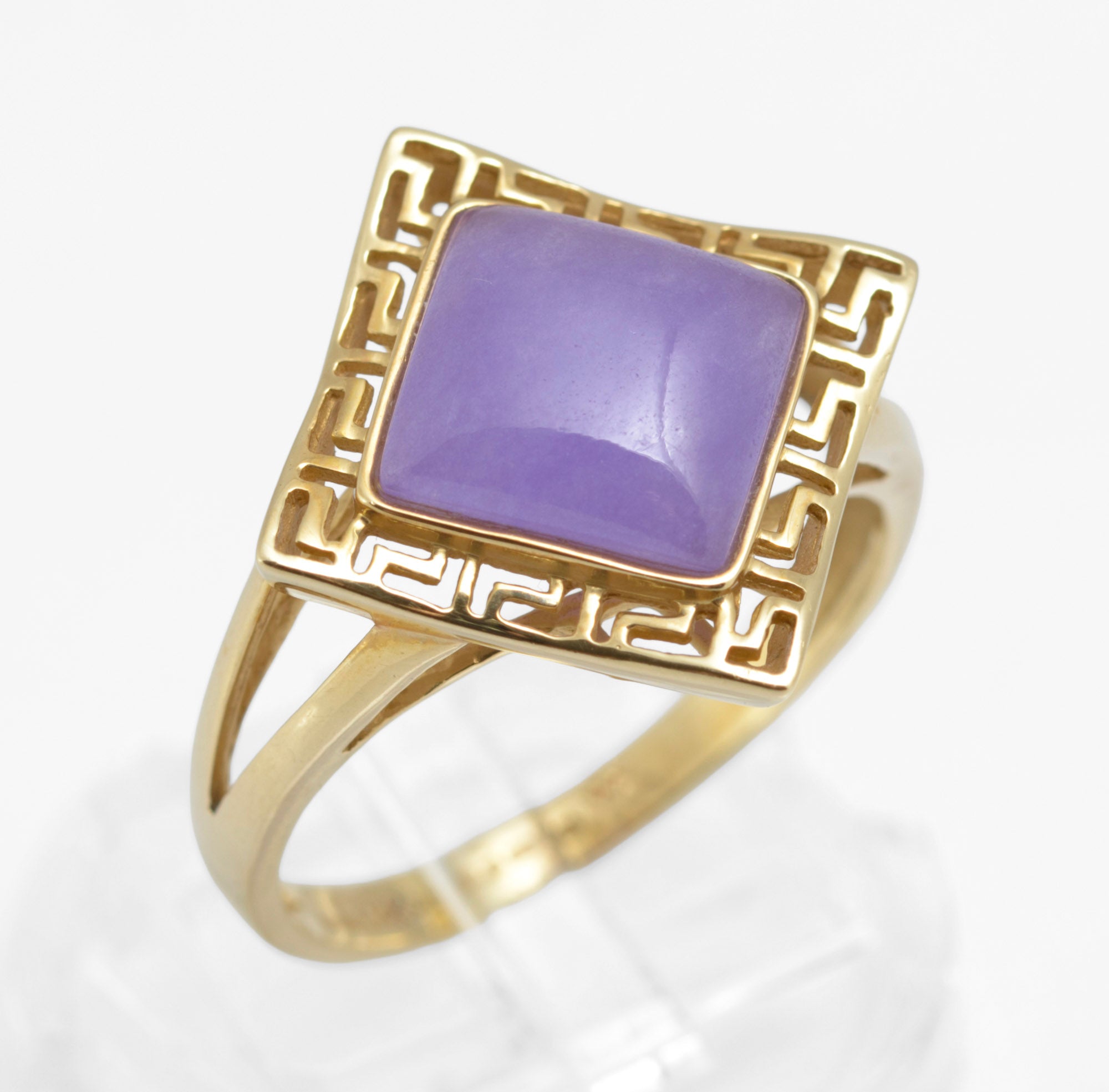 14ct Yellow Gold Dress Ring With Lavender Jade Cabochon Ladies Size T (C2904)