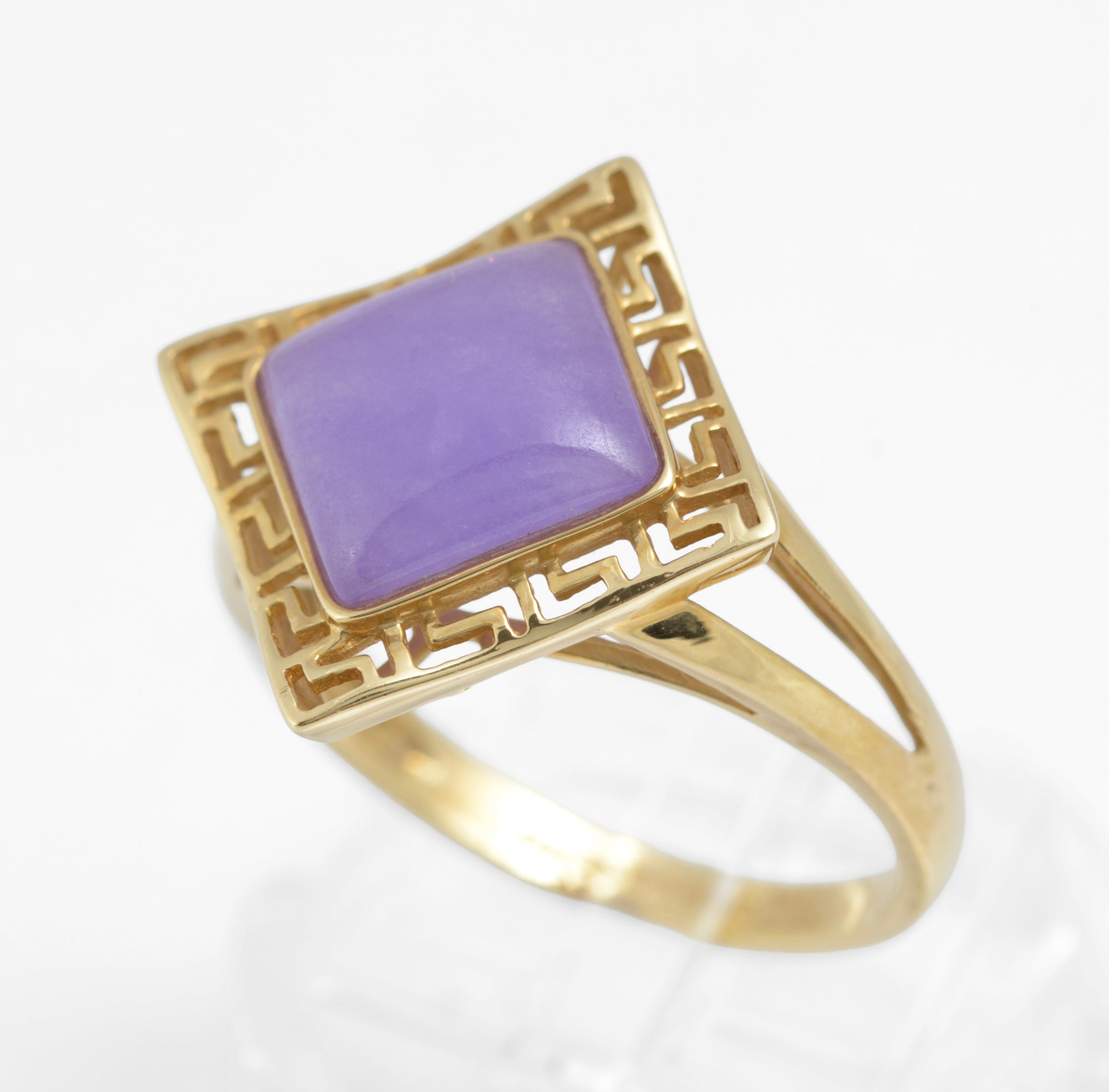14ct Yellow Gold Dress Ring With Lavender Jade Cabochon Ladies Size T (C2904)